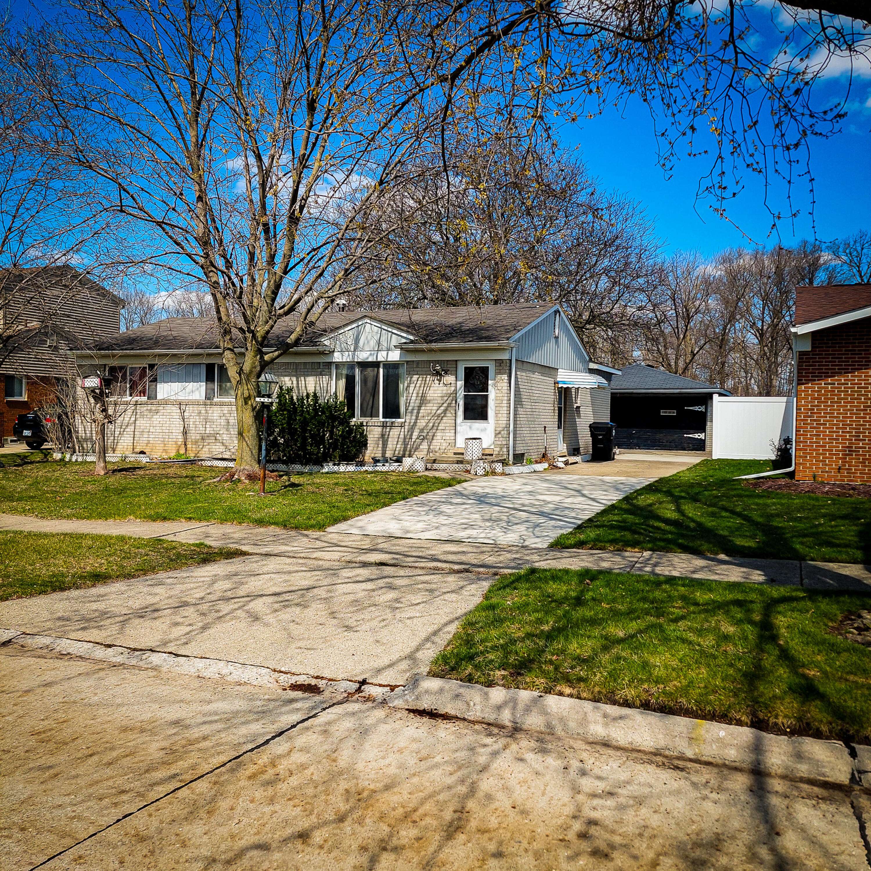 Trenton, MI 48183,22102 Loretta Street