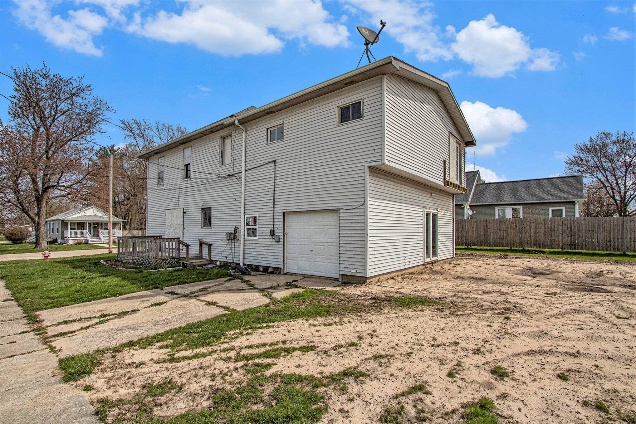 Three Oaks, MI 49128,202 Poplar Street