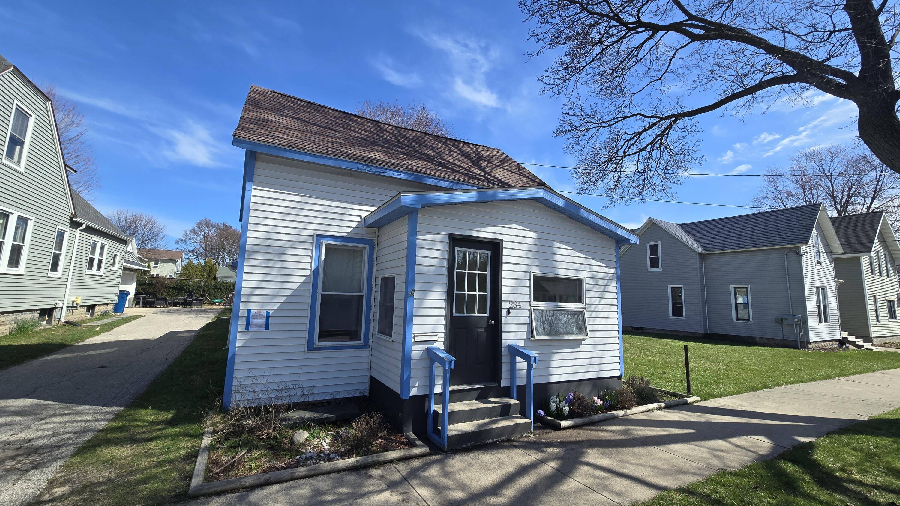 Manistee, MI 49660,284 3rd Street
