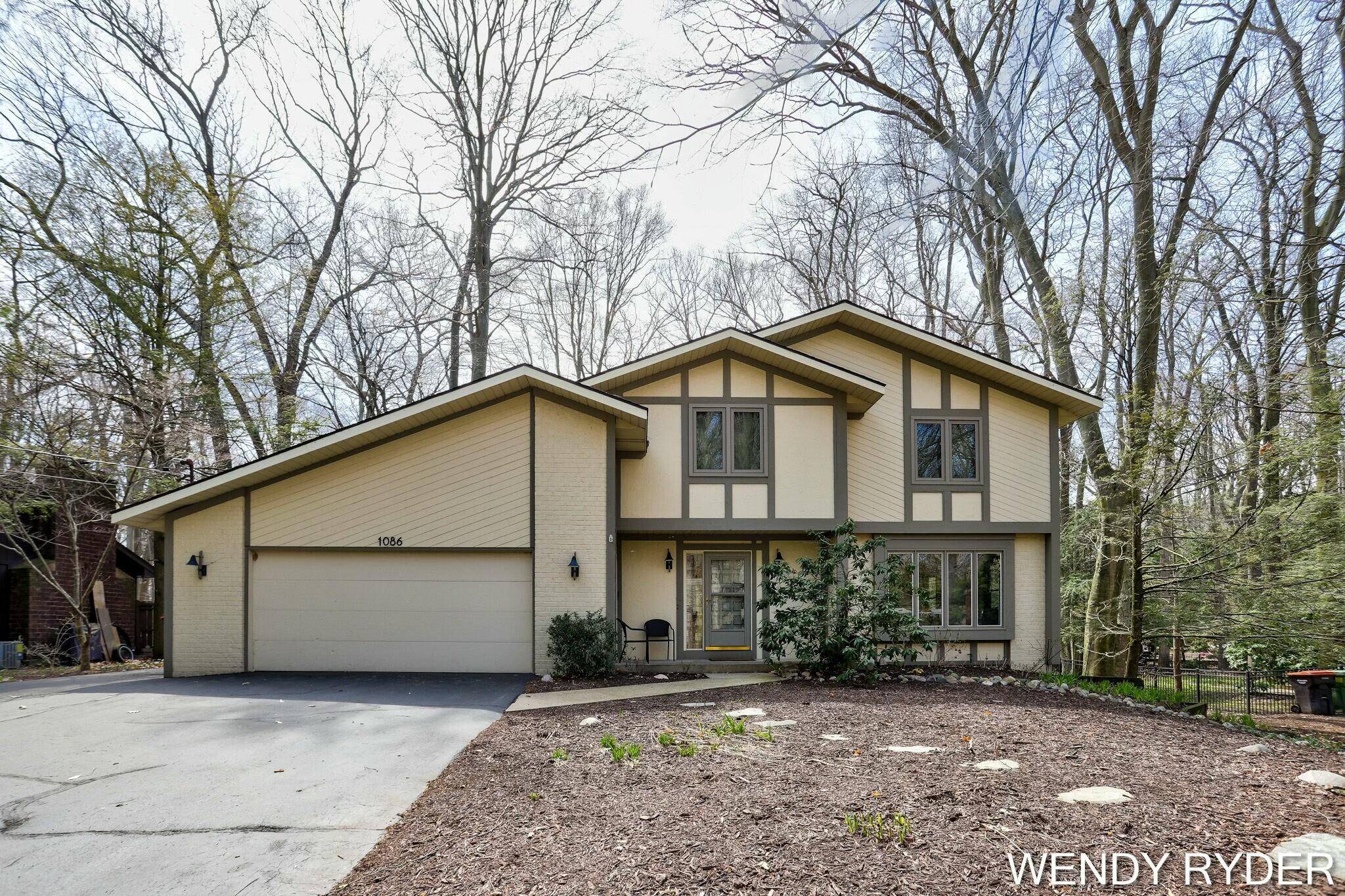 Holland, MI 49424,1086 Post Avenue