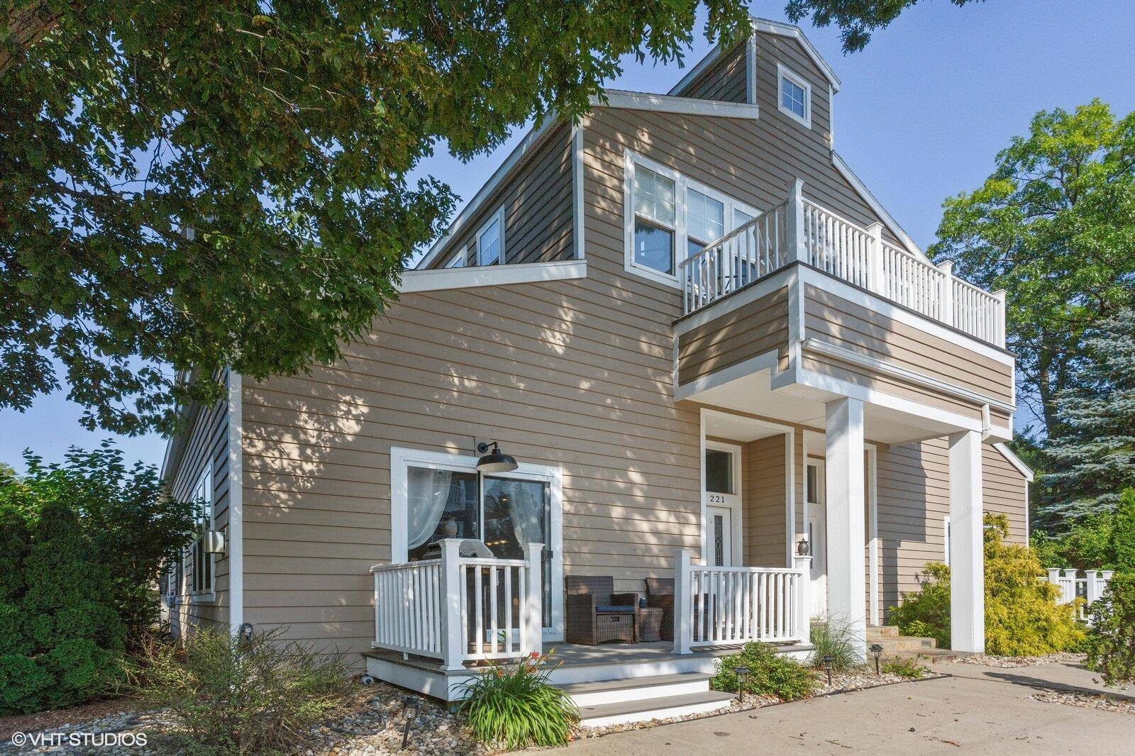 New Buffalo, MI 49117,221 N Townsend Street