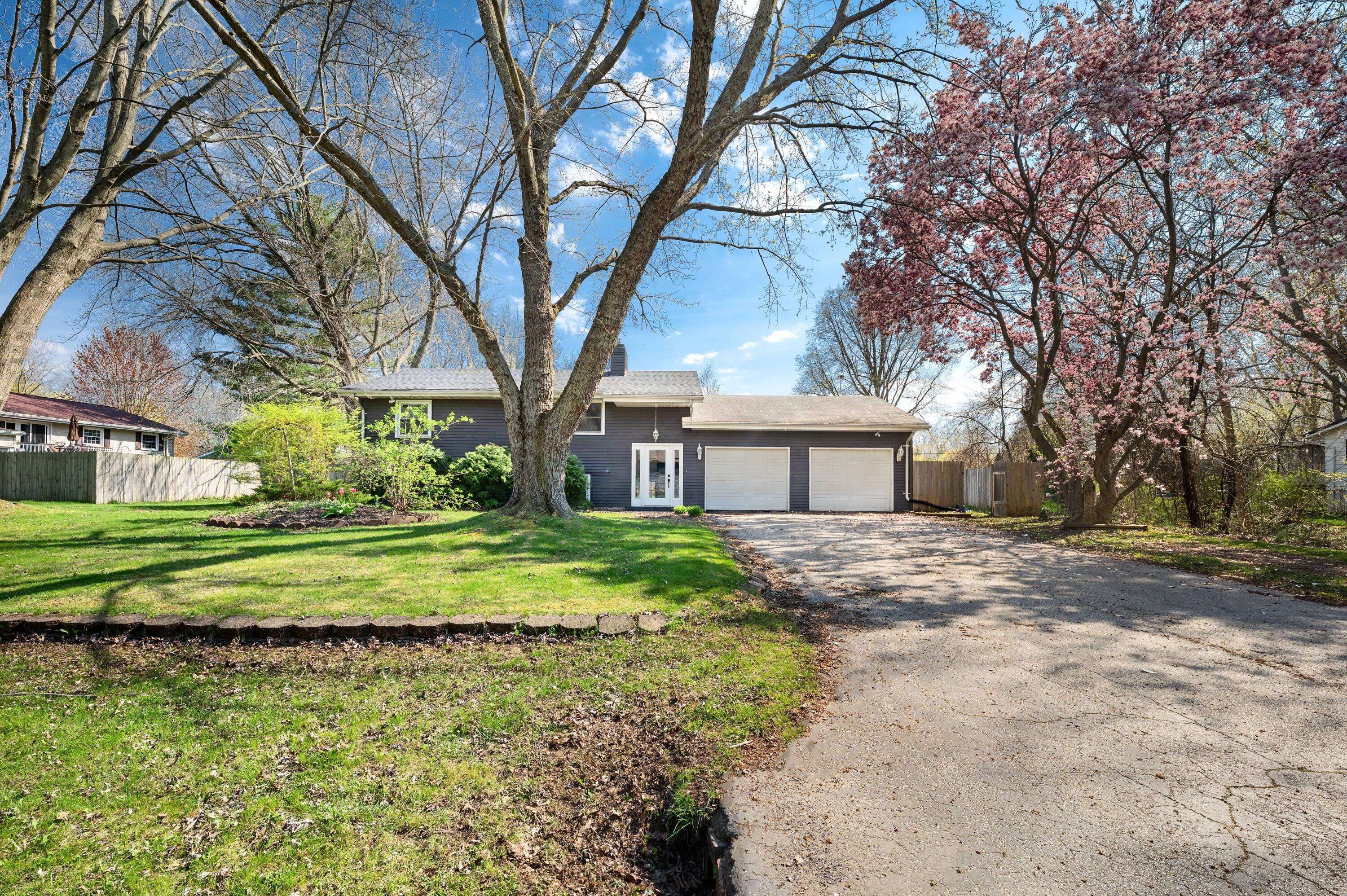 St. Joseph, MI 49085,606 Lonesome Pine Trail