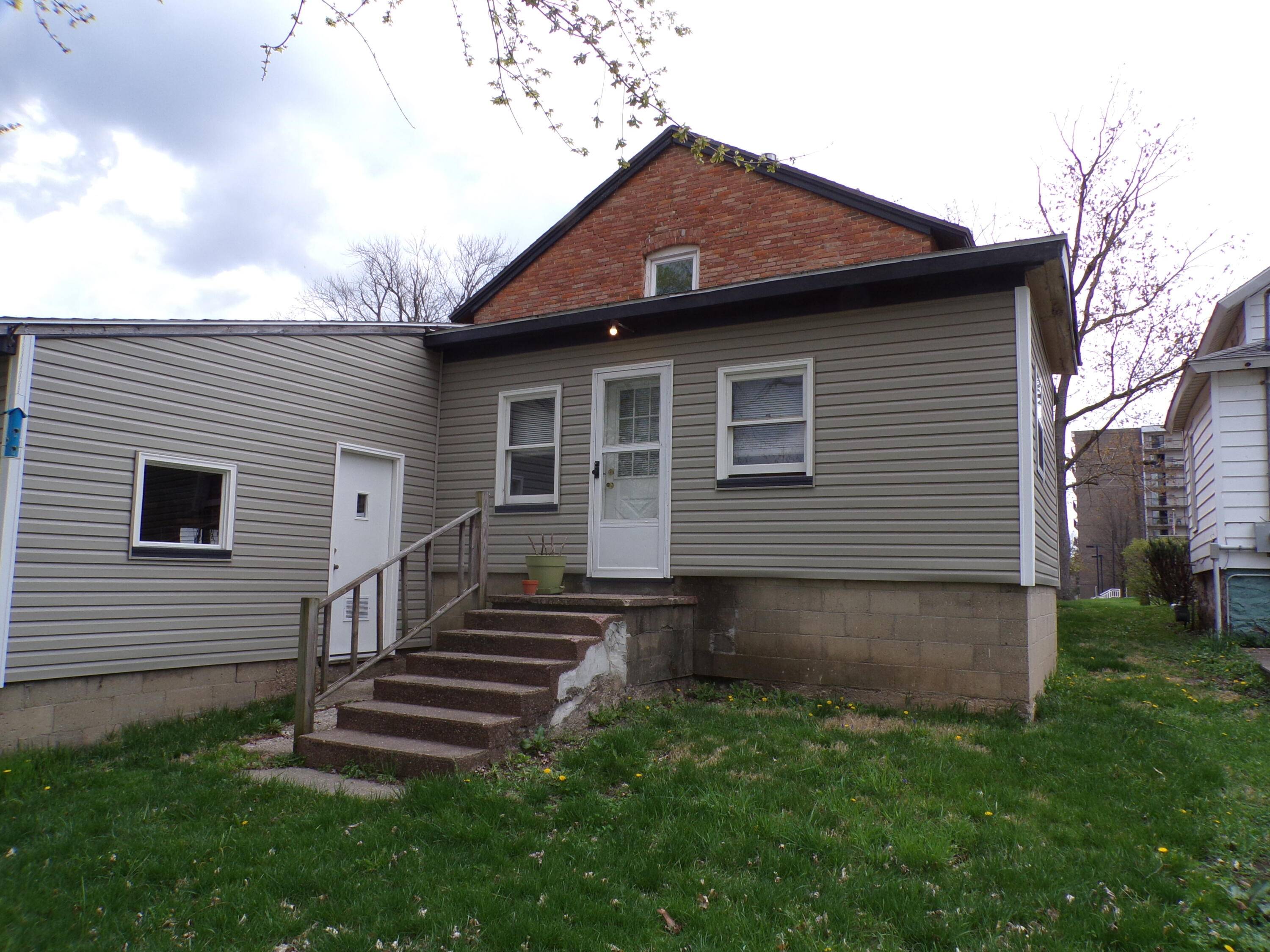 Hillsdale, MI 49242,88 N West