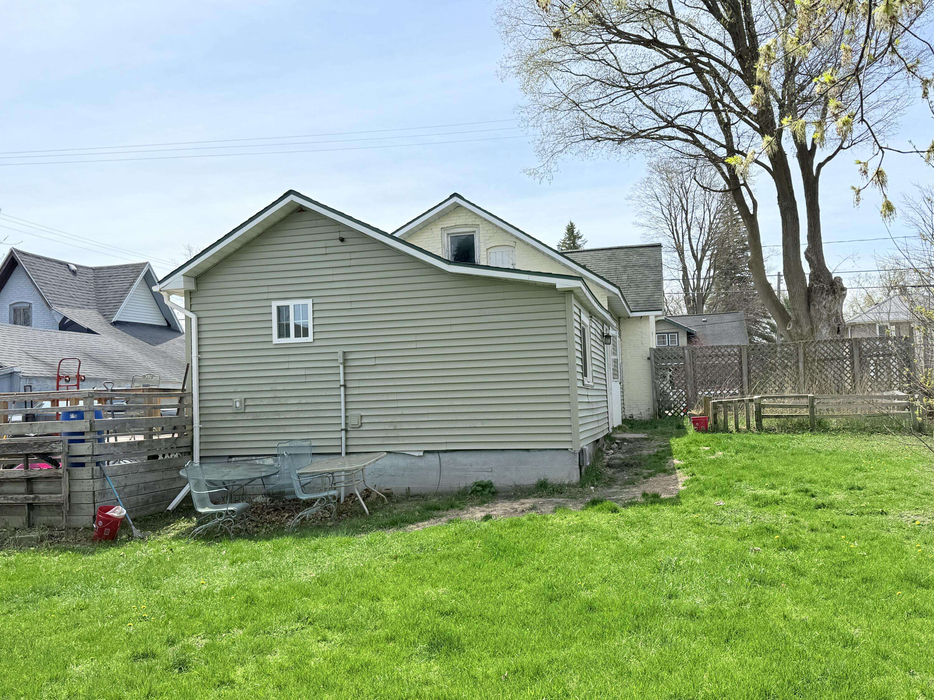 Reed City, MI 49677,112 W Church Avenue