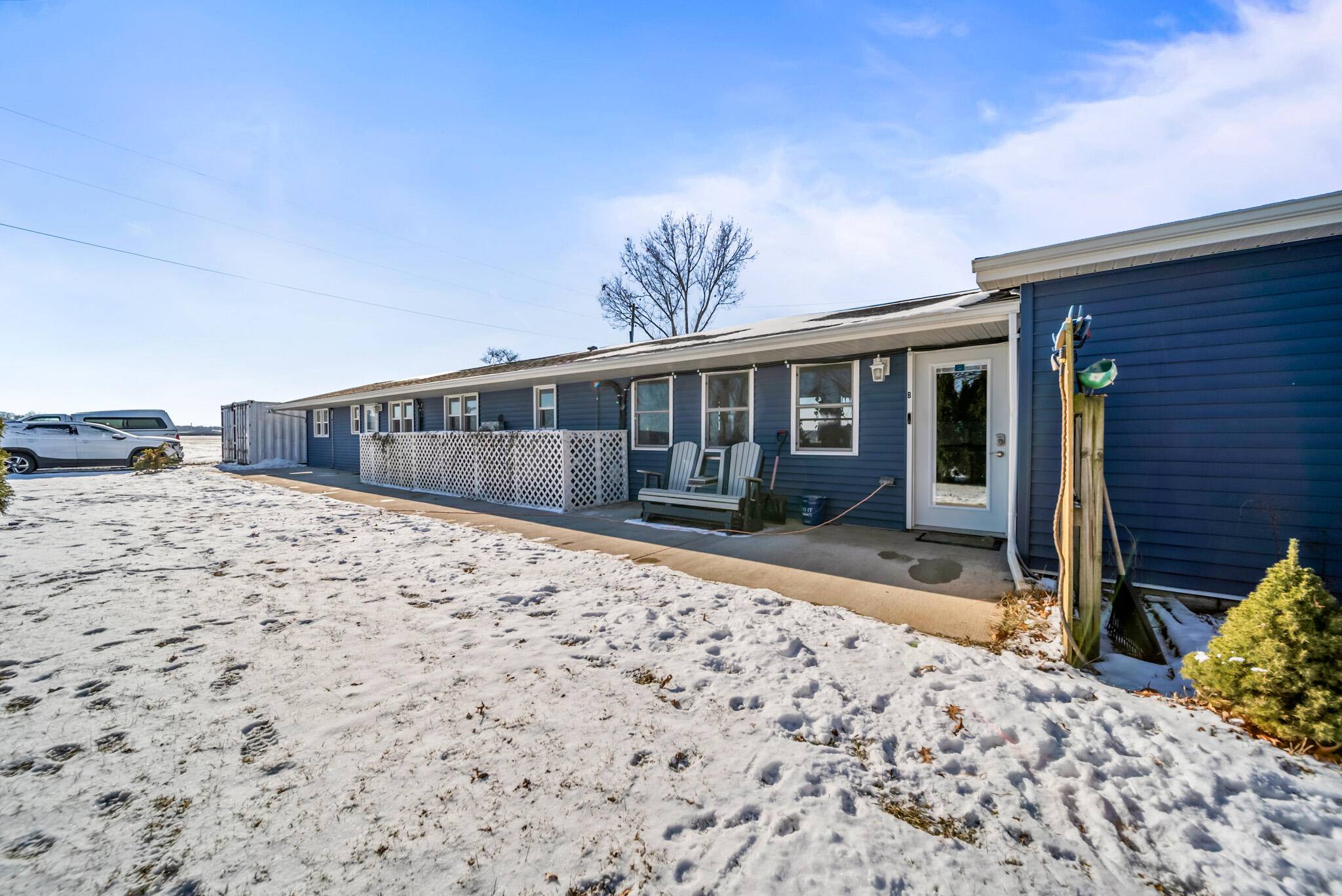 White Pigeon, MI 49099,70118 US-131