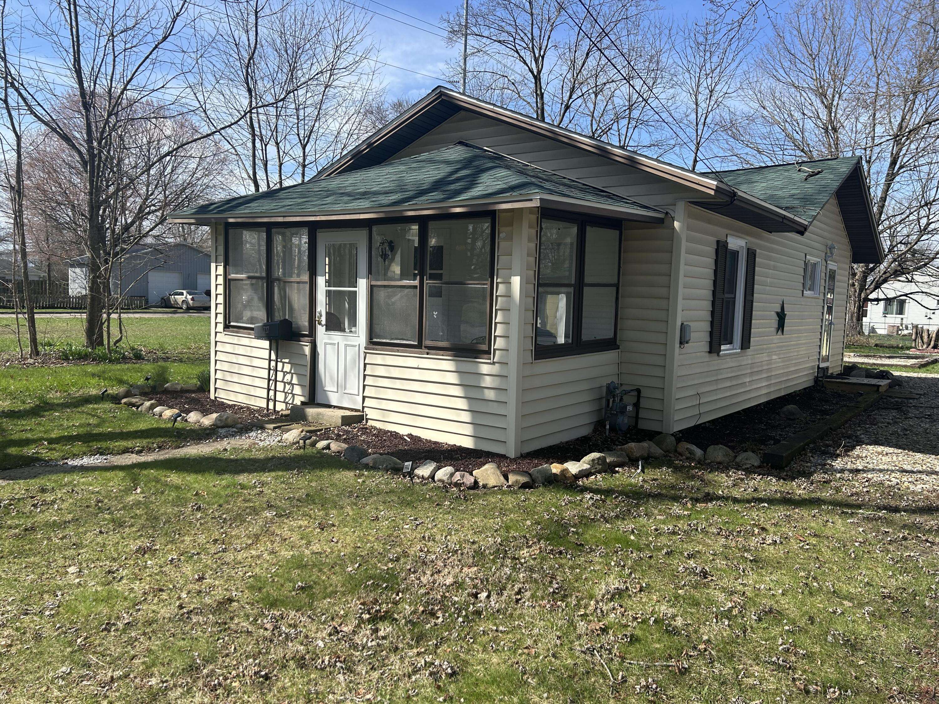 Three Rivers, MI 49093,717 S Hooker Avenue