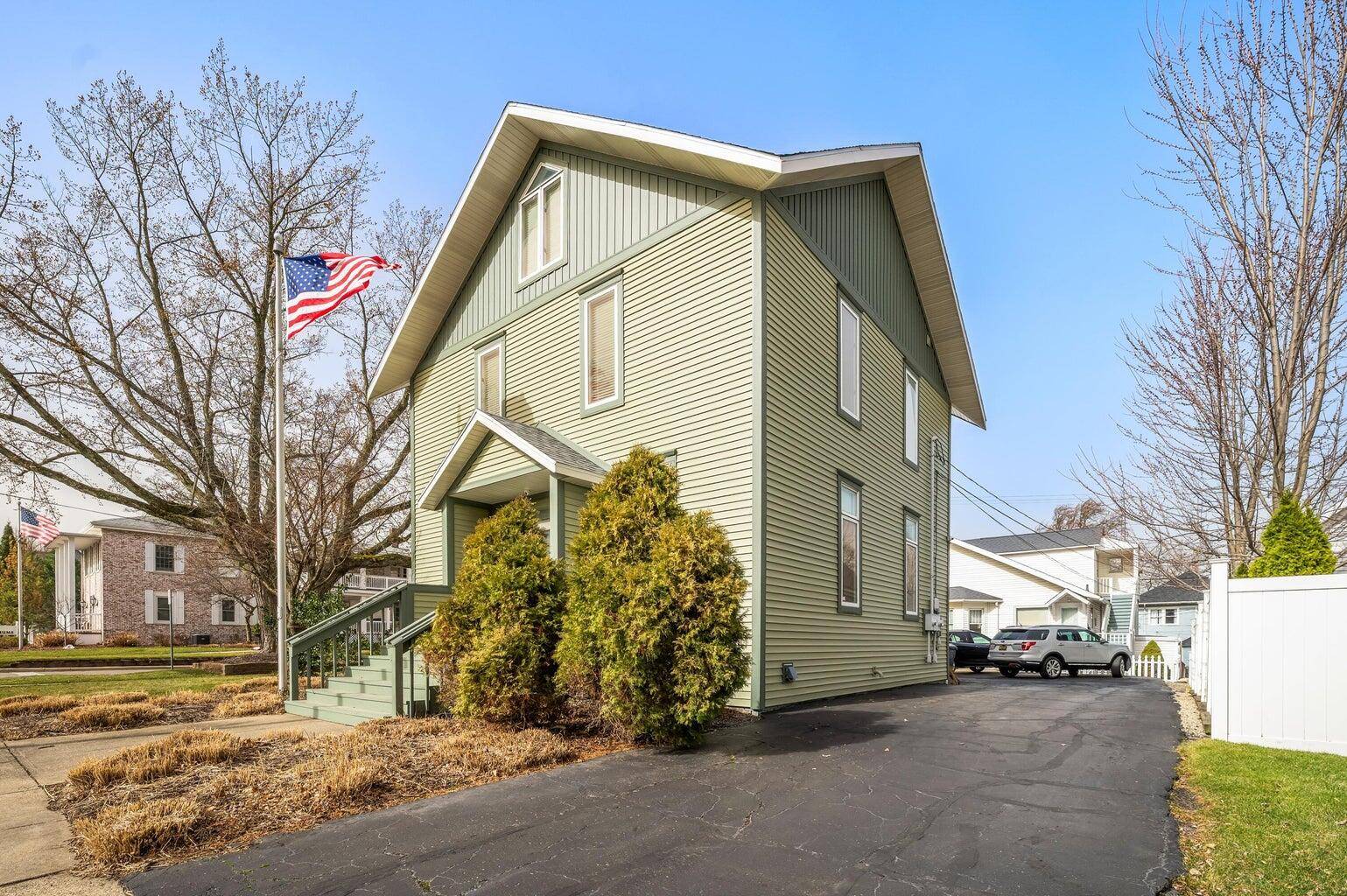 St. Joseph, MI 49085,720 Main Street #1
