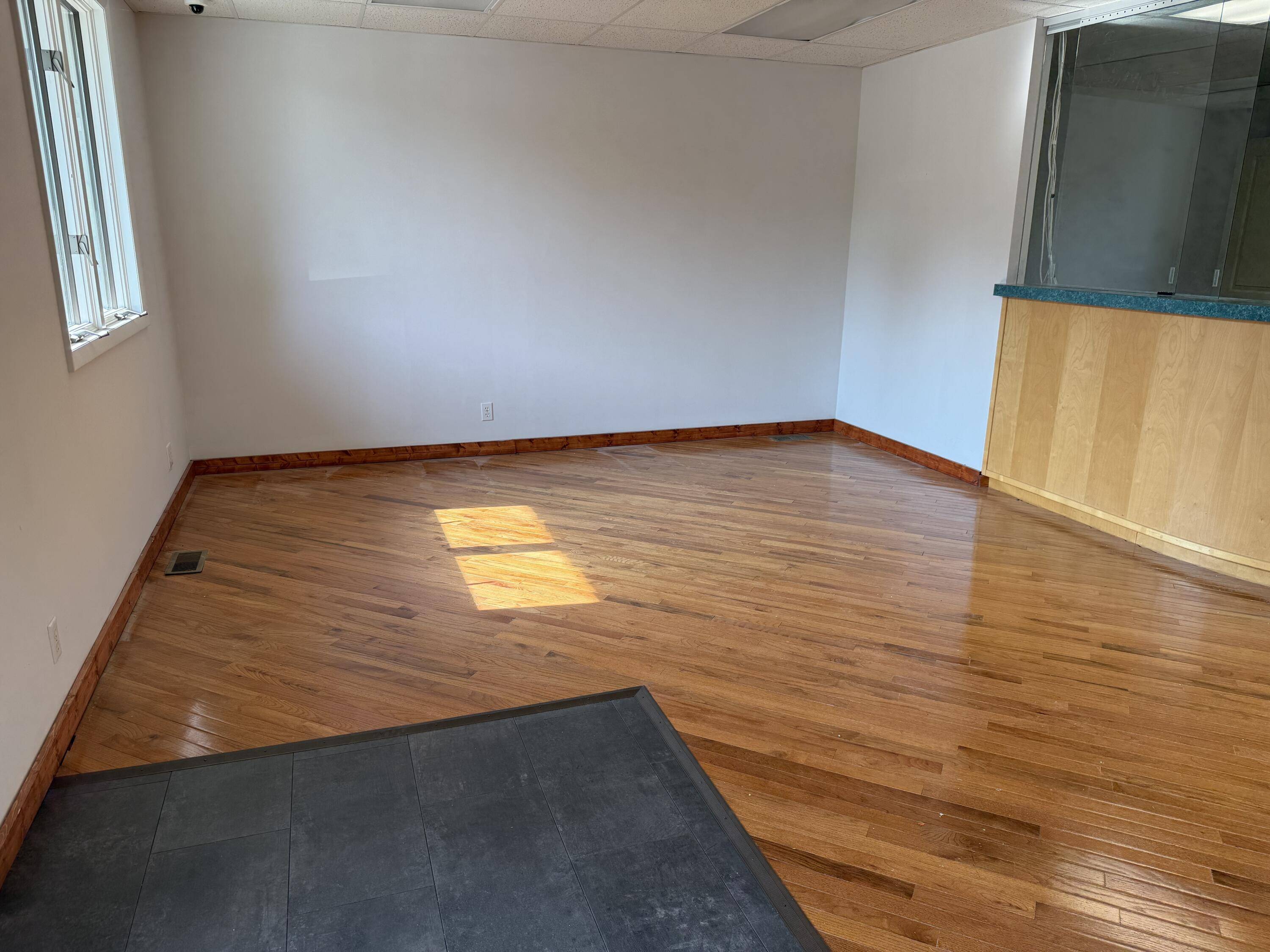 Grand Haven, MI 49417,601 S Beacon Boulevard #101