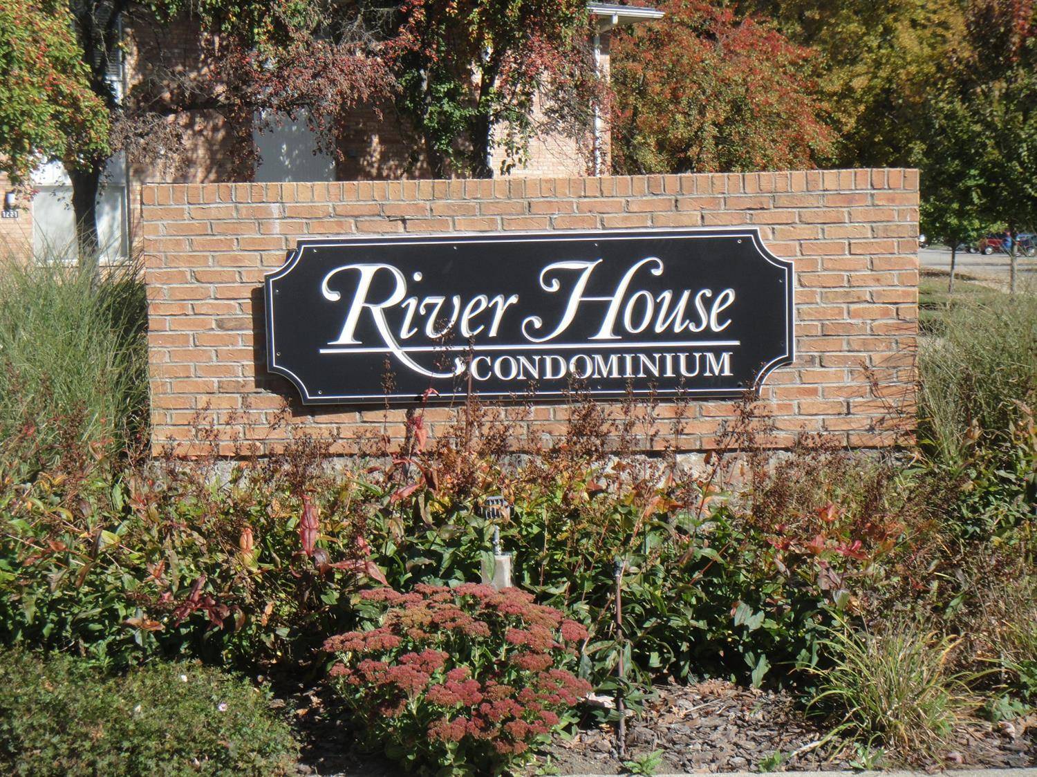 Ann Arbor, MI 48105,1249 Island Drive #101