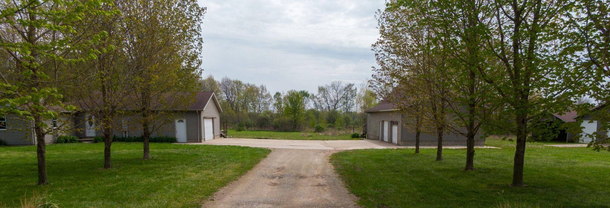 Three Oaks, MI 49128,15105 Carpenter Road