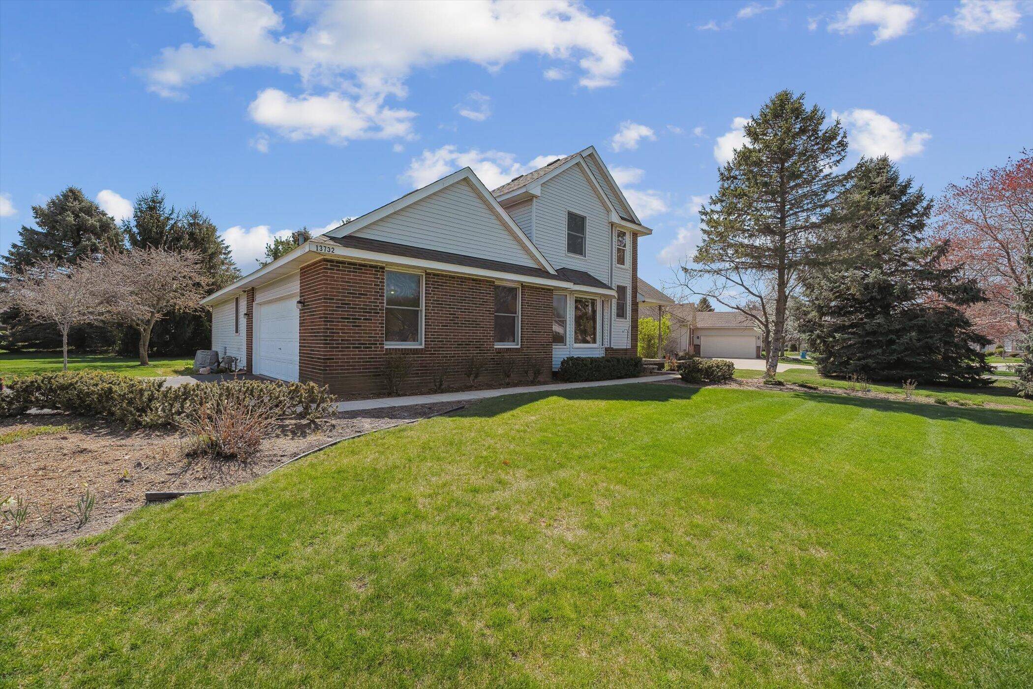 South Lyon, MI 48178,13732 Monarch Drive