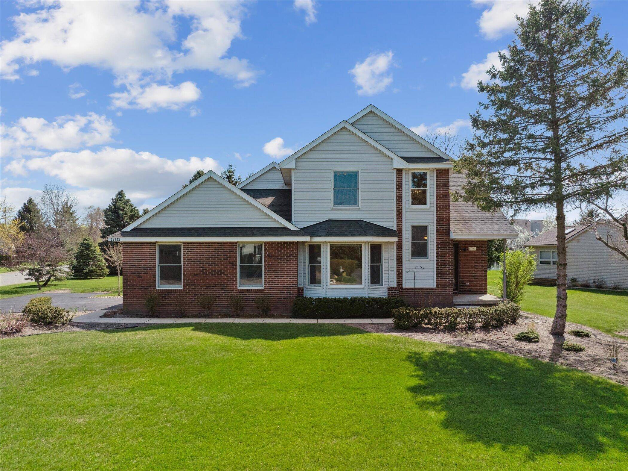 South Lyon, MI 48178,13732 Monarch Drive