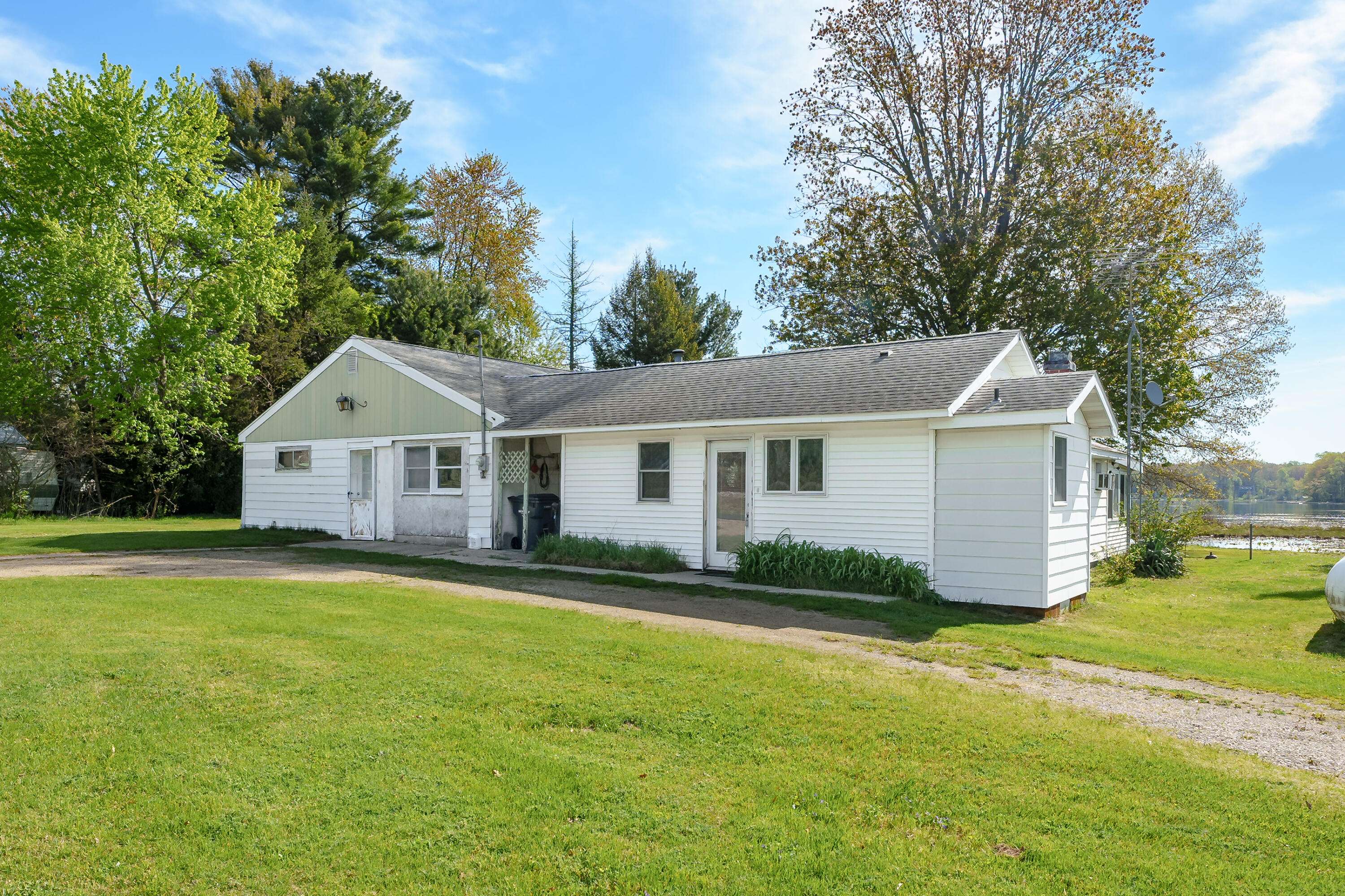 Grand Junction, MI 49056,11131 County Road 215