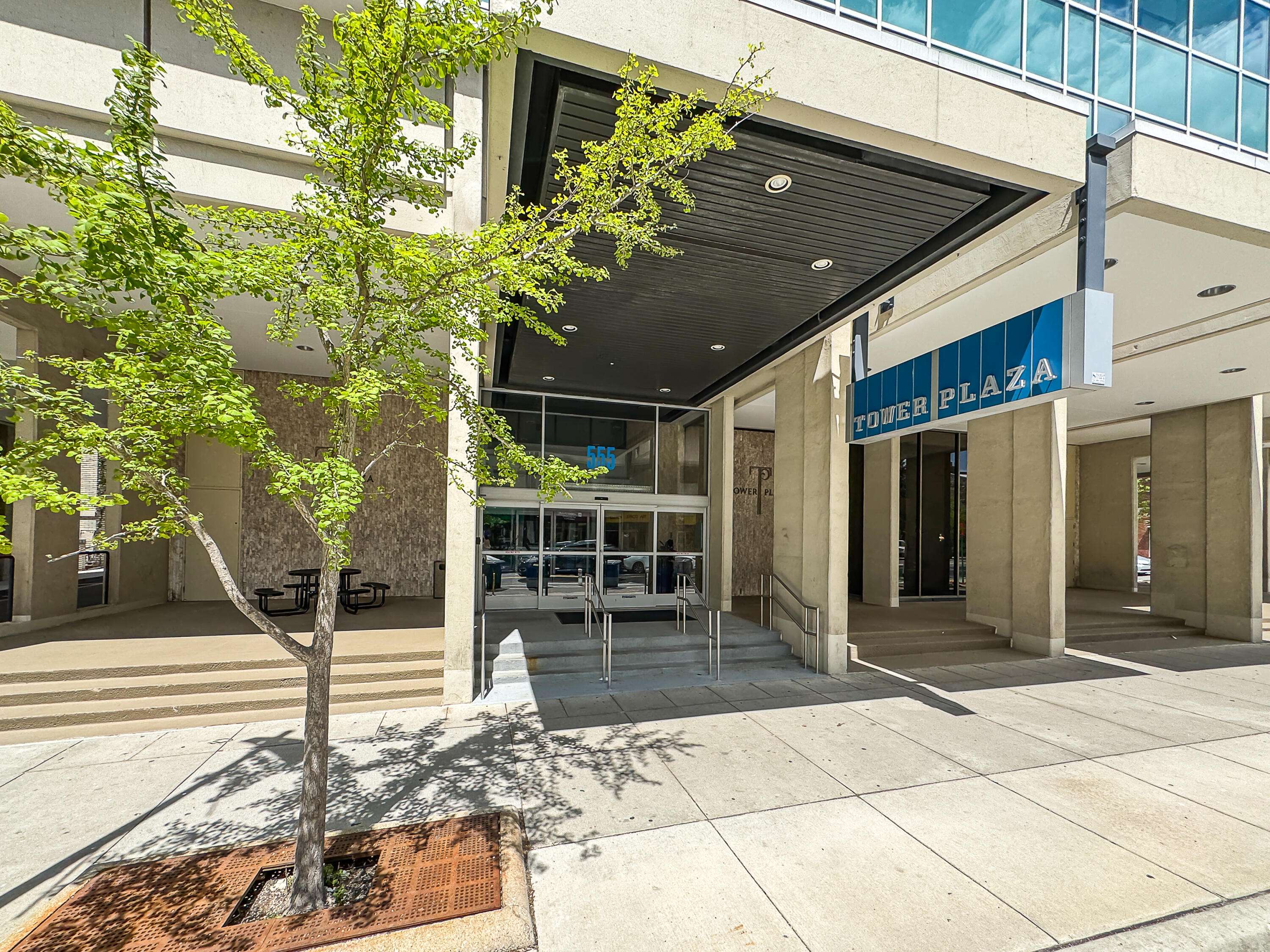 Ann Arbor, MI 48104,555 E William Street #18B