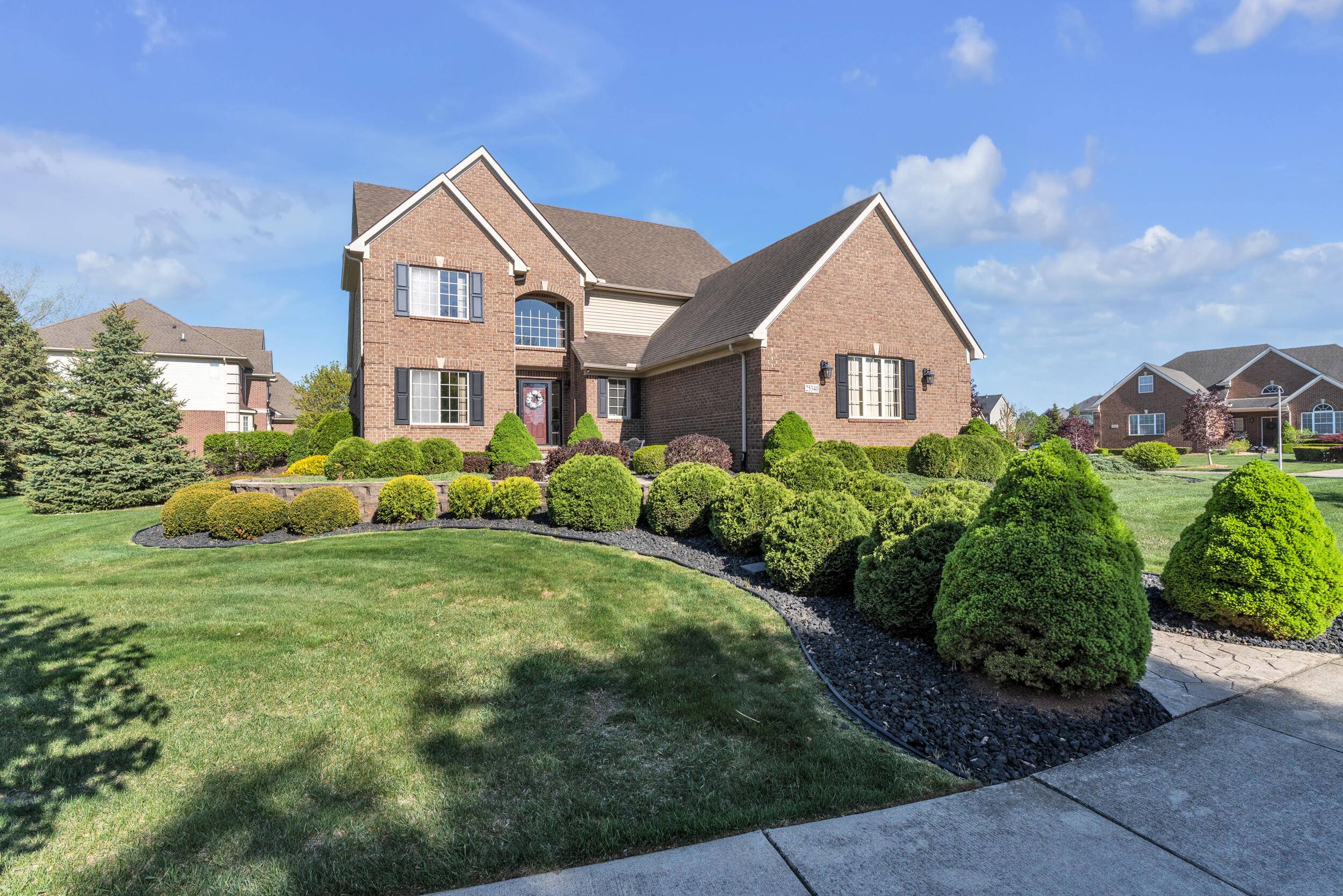South Lyon, MI 48178,25340 Villagewood Court