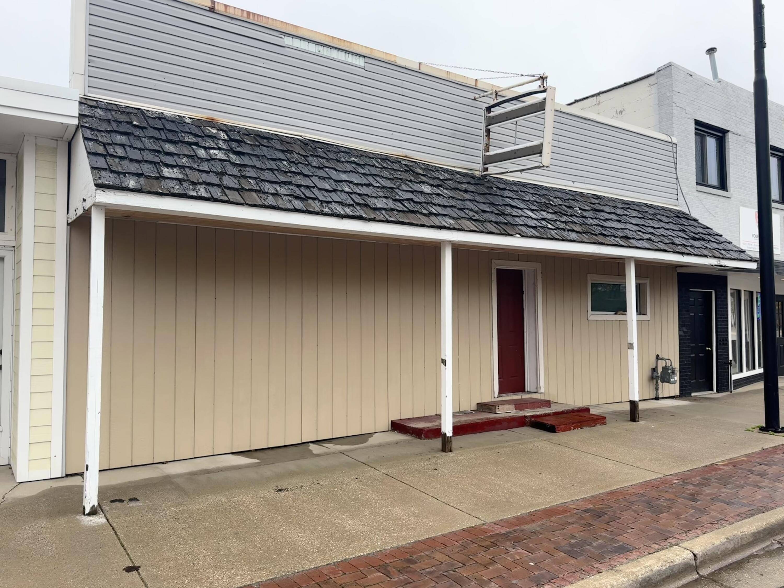 Cedar Springs, MI 49319,28 S Main
