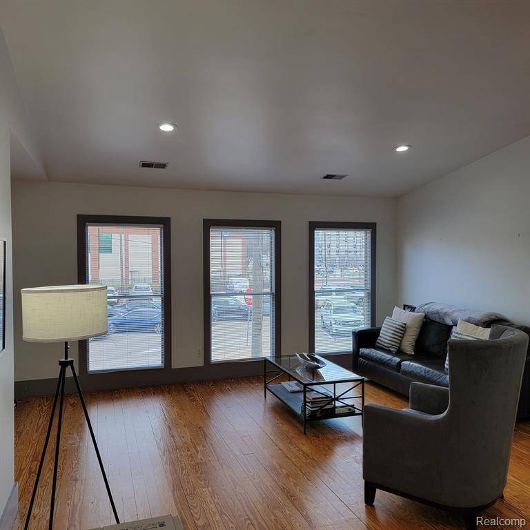 Royal Oak, MI 48067,506 S Center Street #100