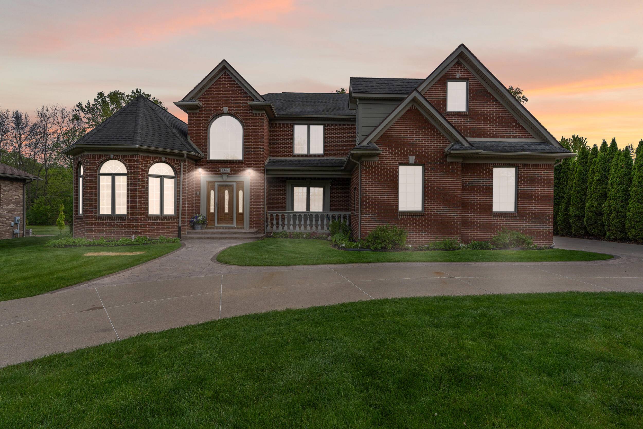 Troy, MI 48085,1348 Larayne Drive