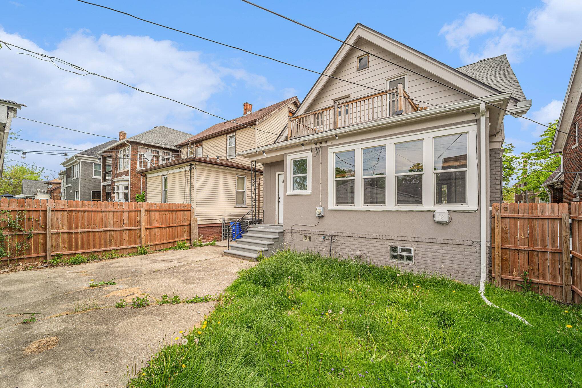 Detroit, MI 48213,5033 Burns Street