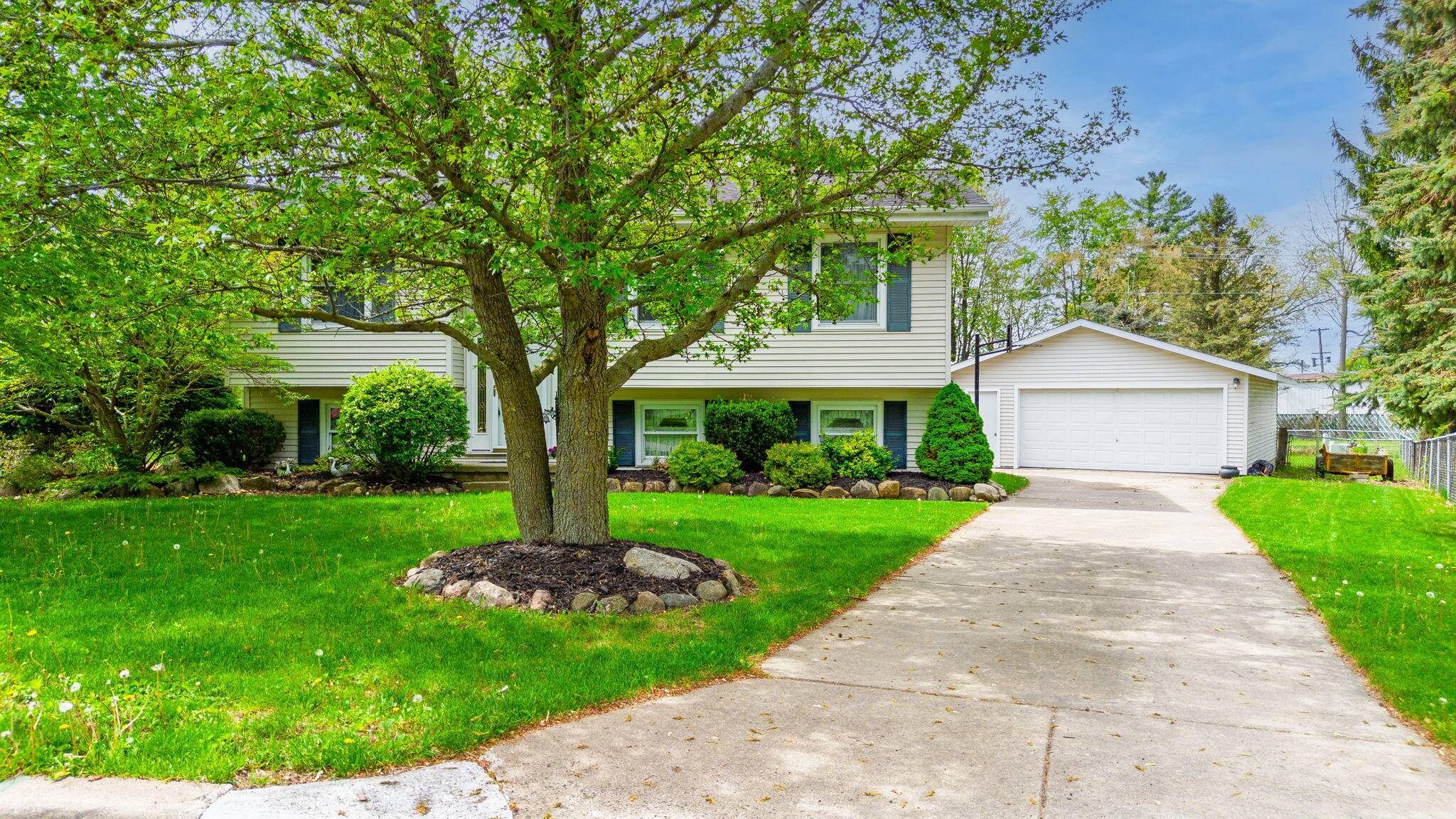 Clinton, MI 49236,201 Colebrook Drive