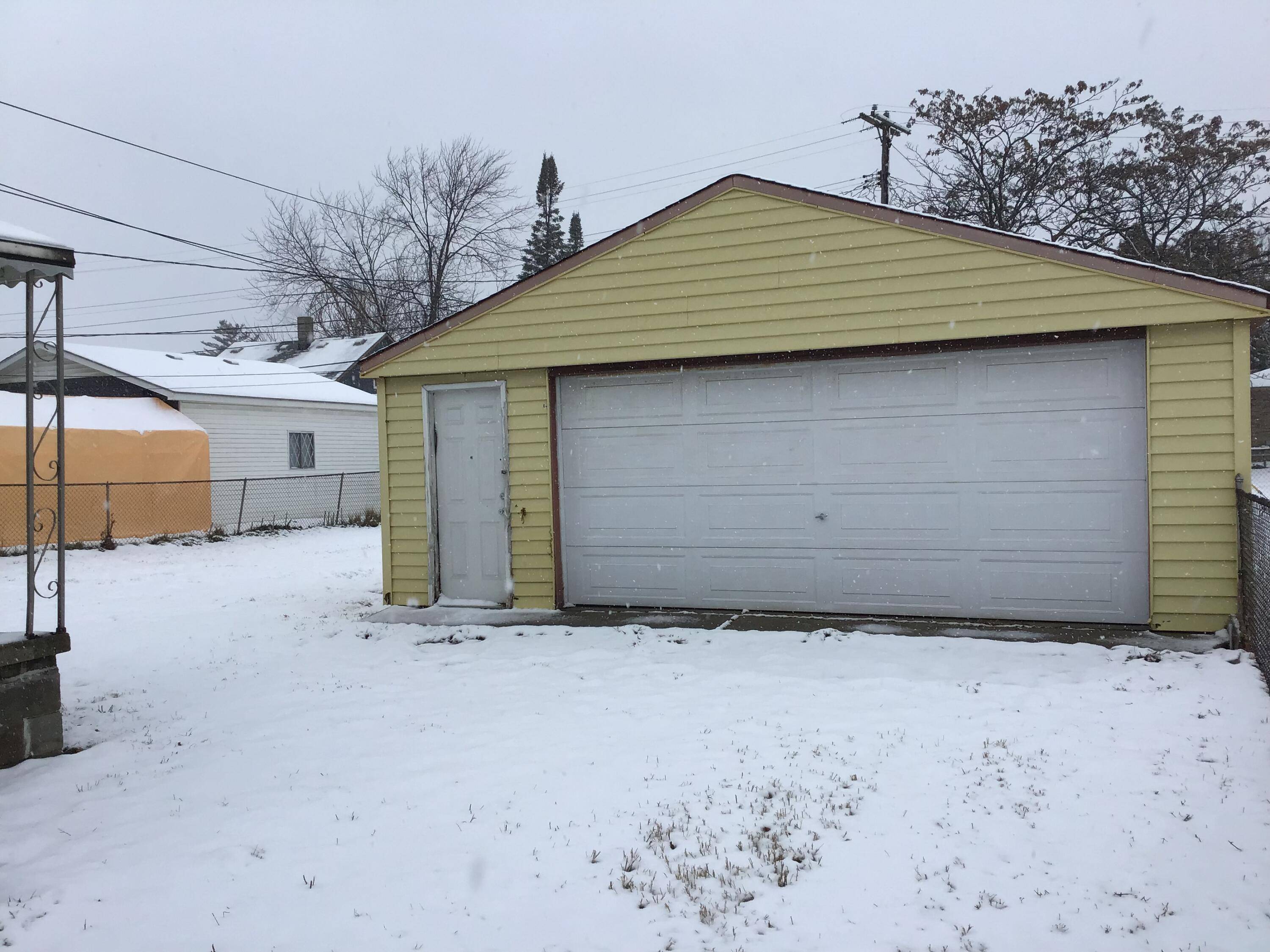 Roseville, MI 48066,19595 Waldron Street