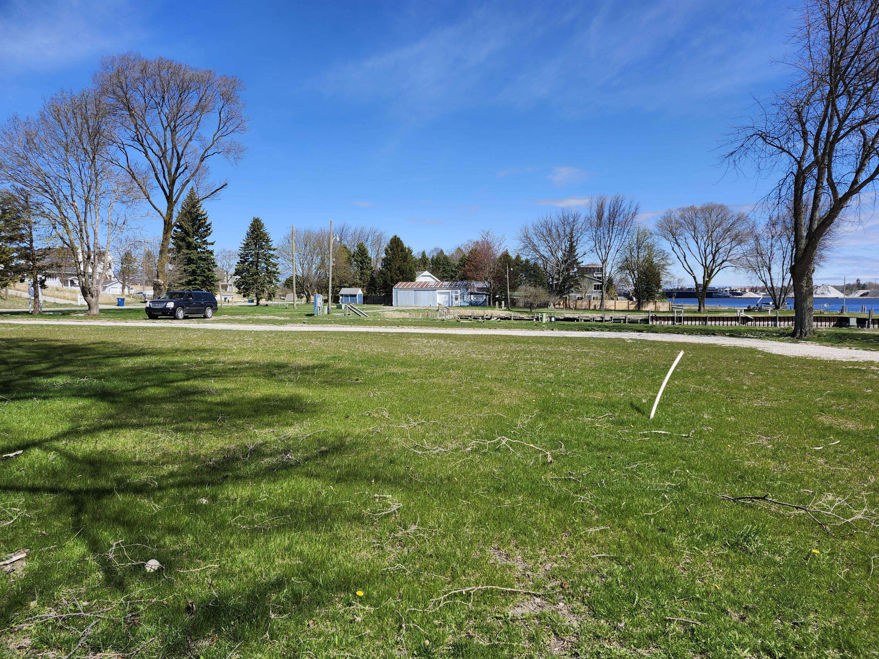 Ludington, MI 49431,846 S Lakeshore Drive #3