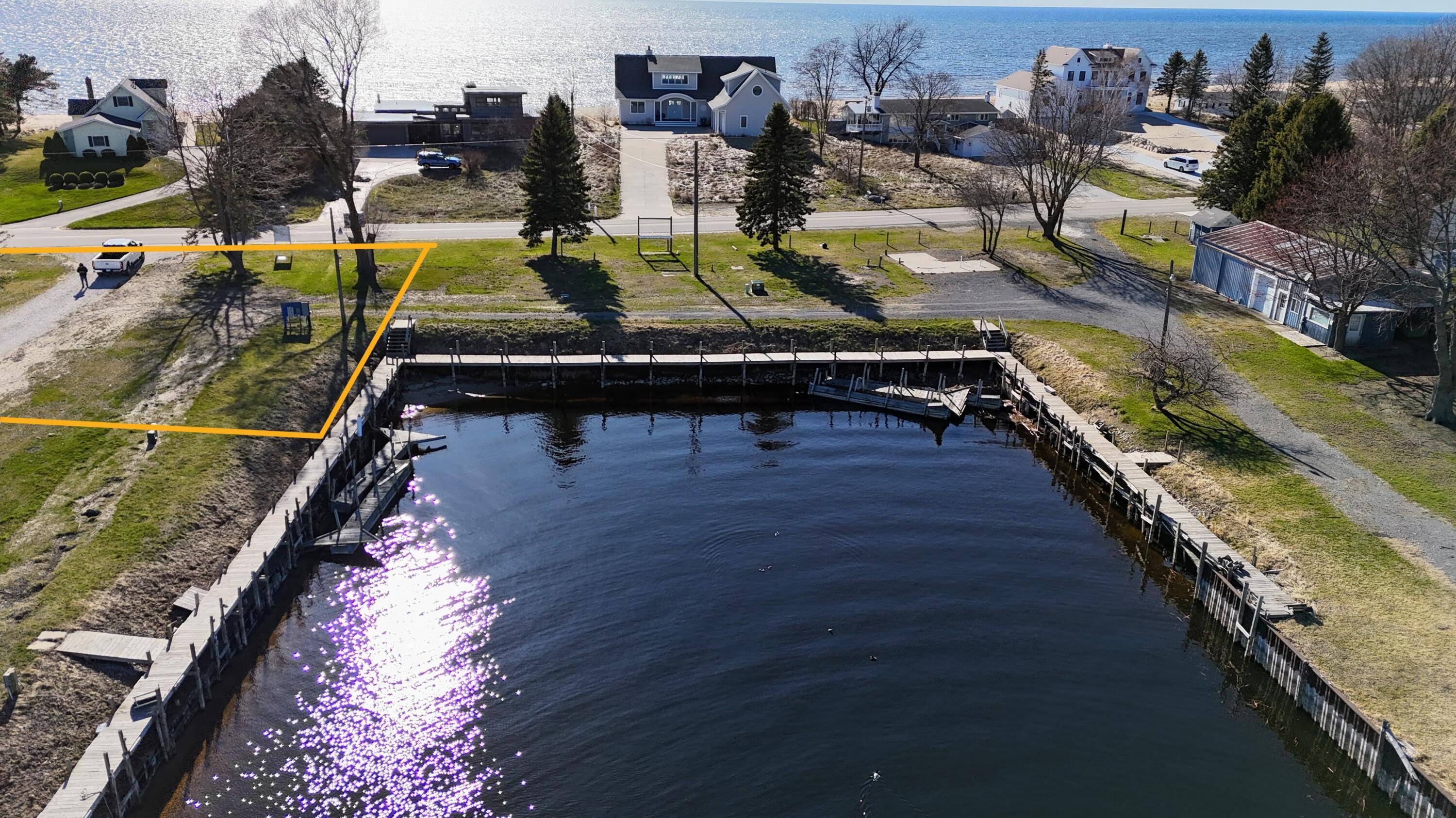 Ludington, MI 49431,846 S Lakeshore Drive #3