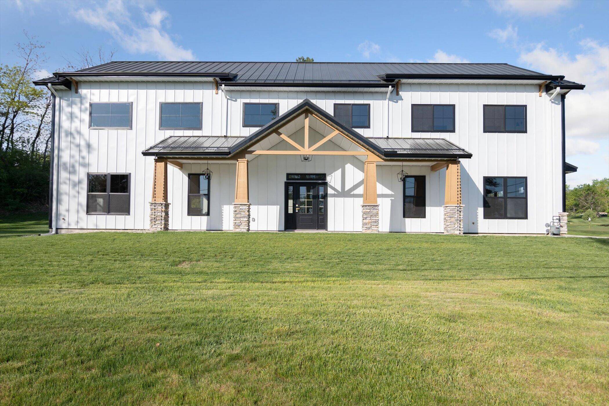 Hillsdale, MI 49242,1995 Ash Te Wette Drive