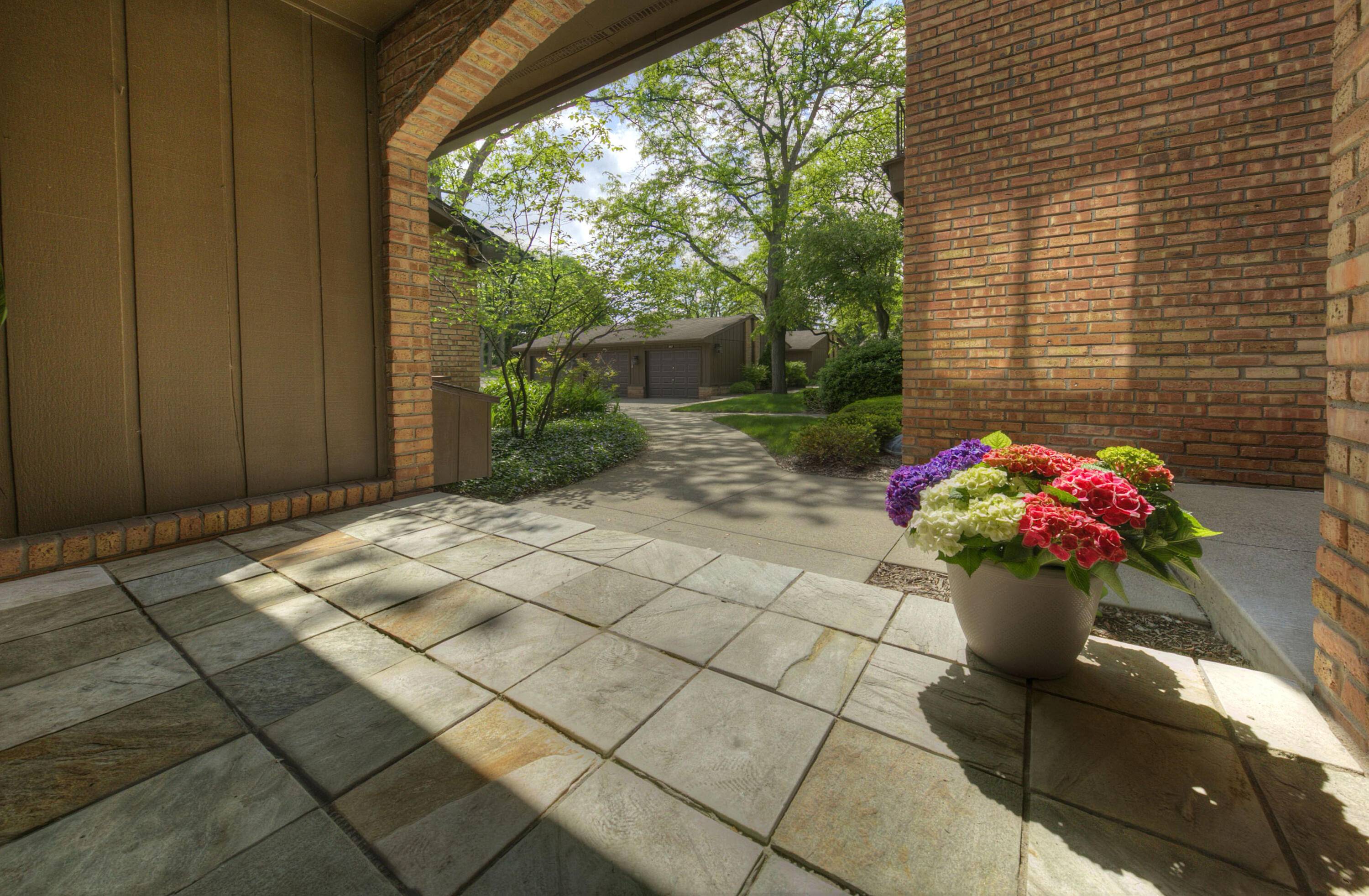 Ann Arbor, MI 48105,843 Greenhills Drive Drive
