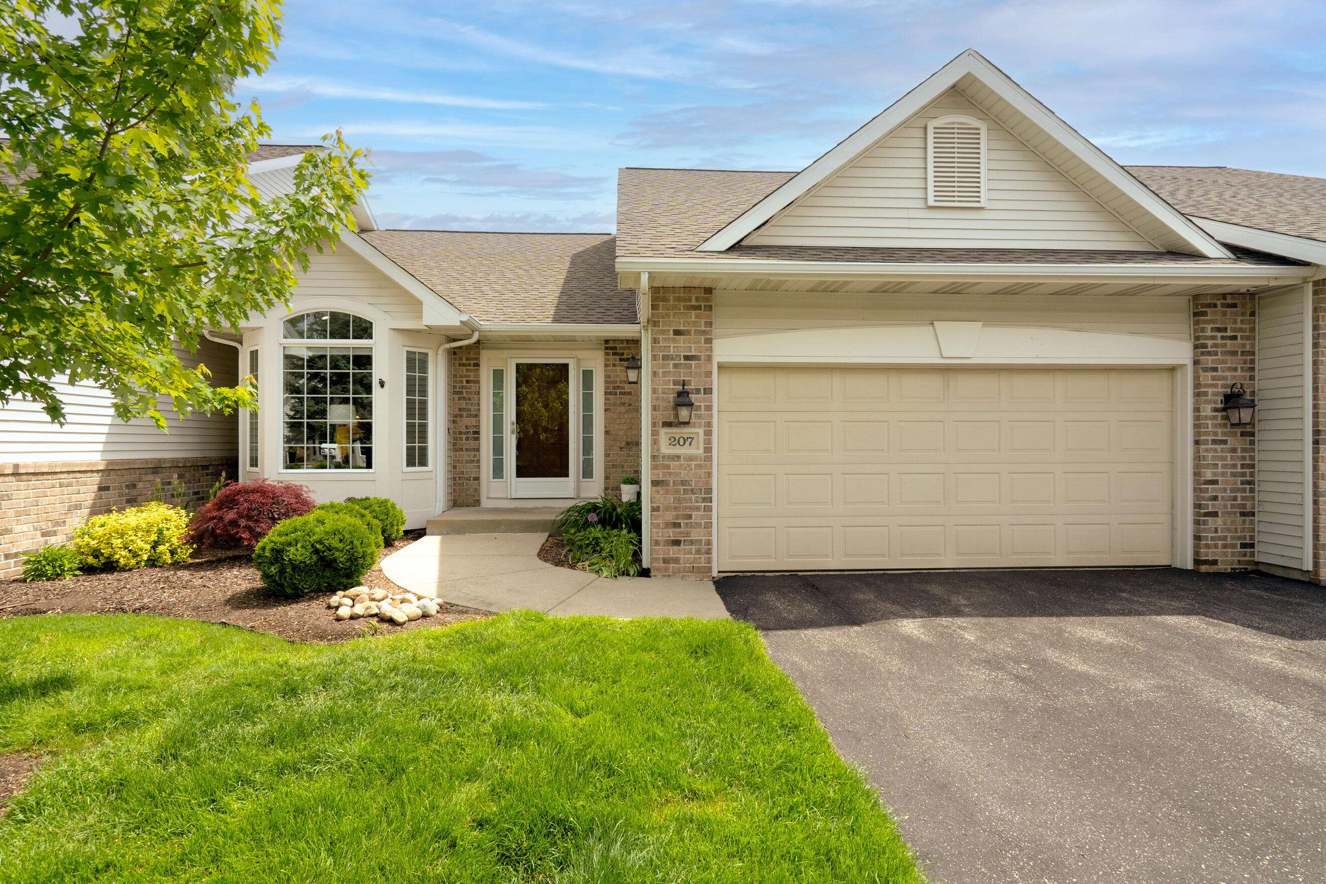 Kalamazoo, MI 49009,207 Round Hill Road