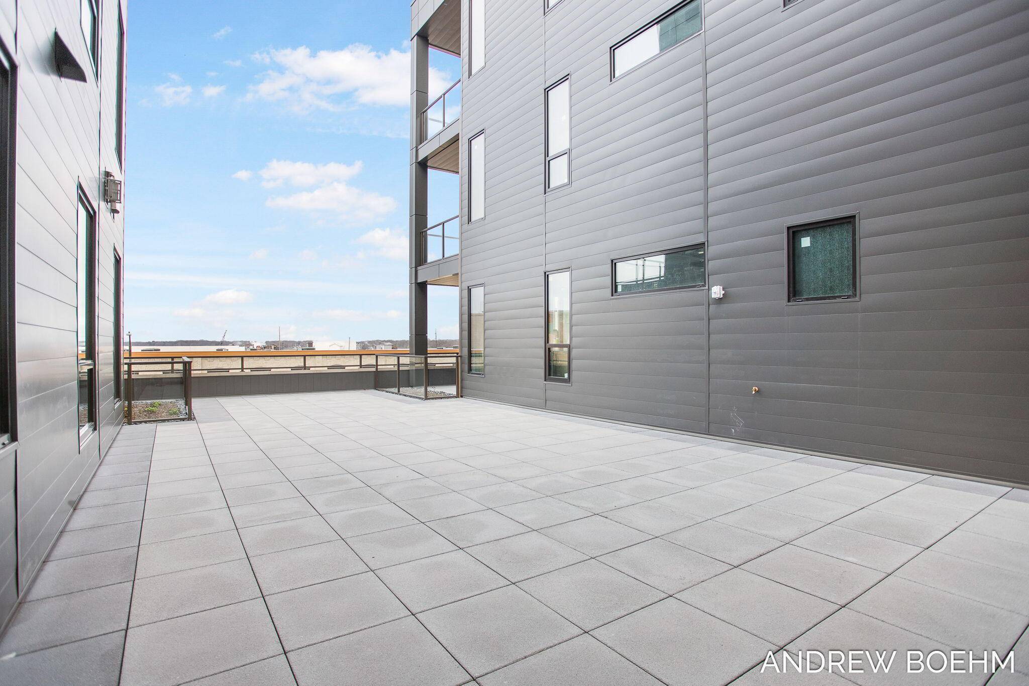 Holland, MI 49423,159 S River Avenue #503