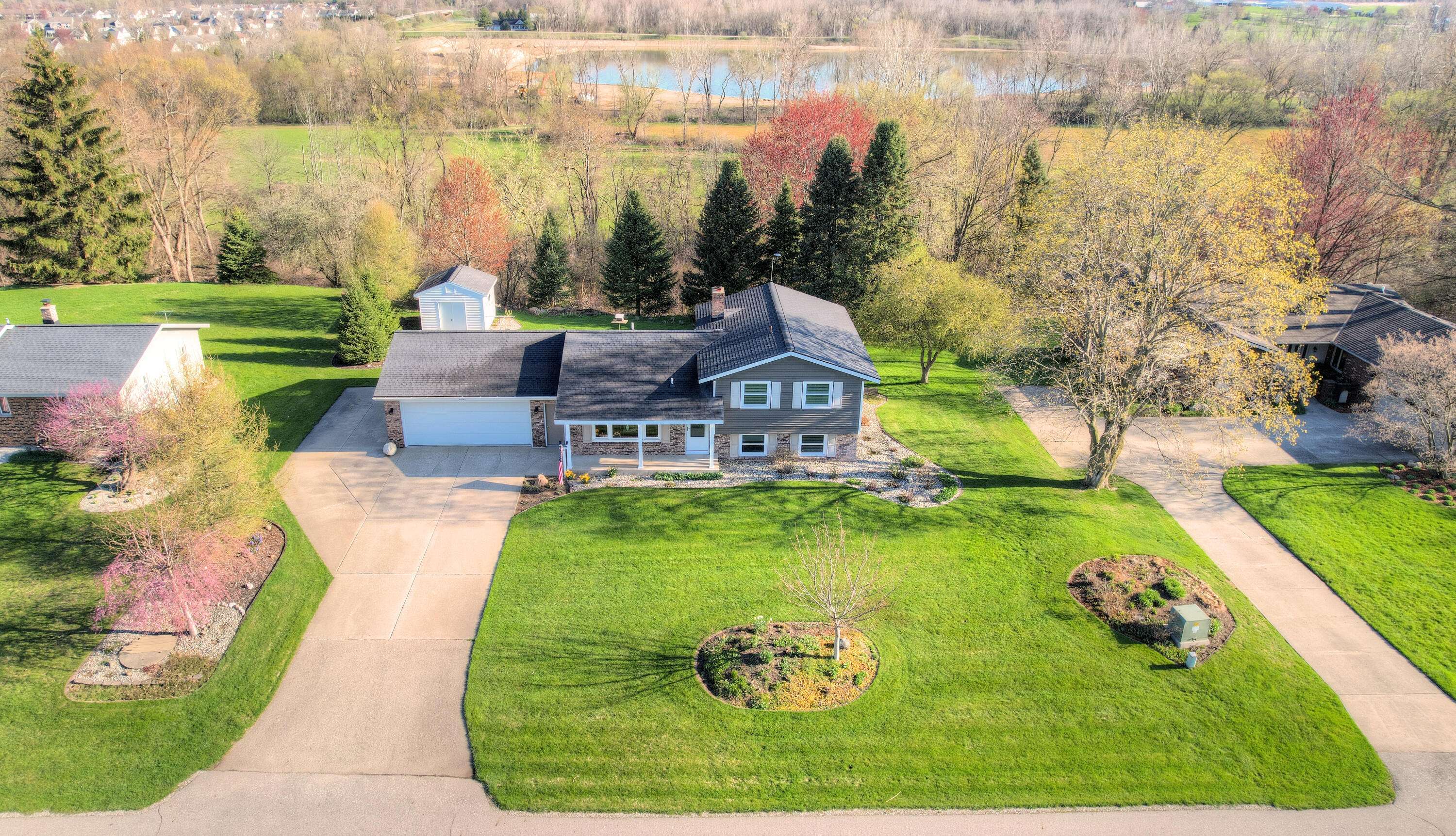 Zeeland, MI 49464,8705 Summit Court