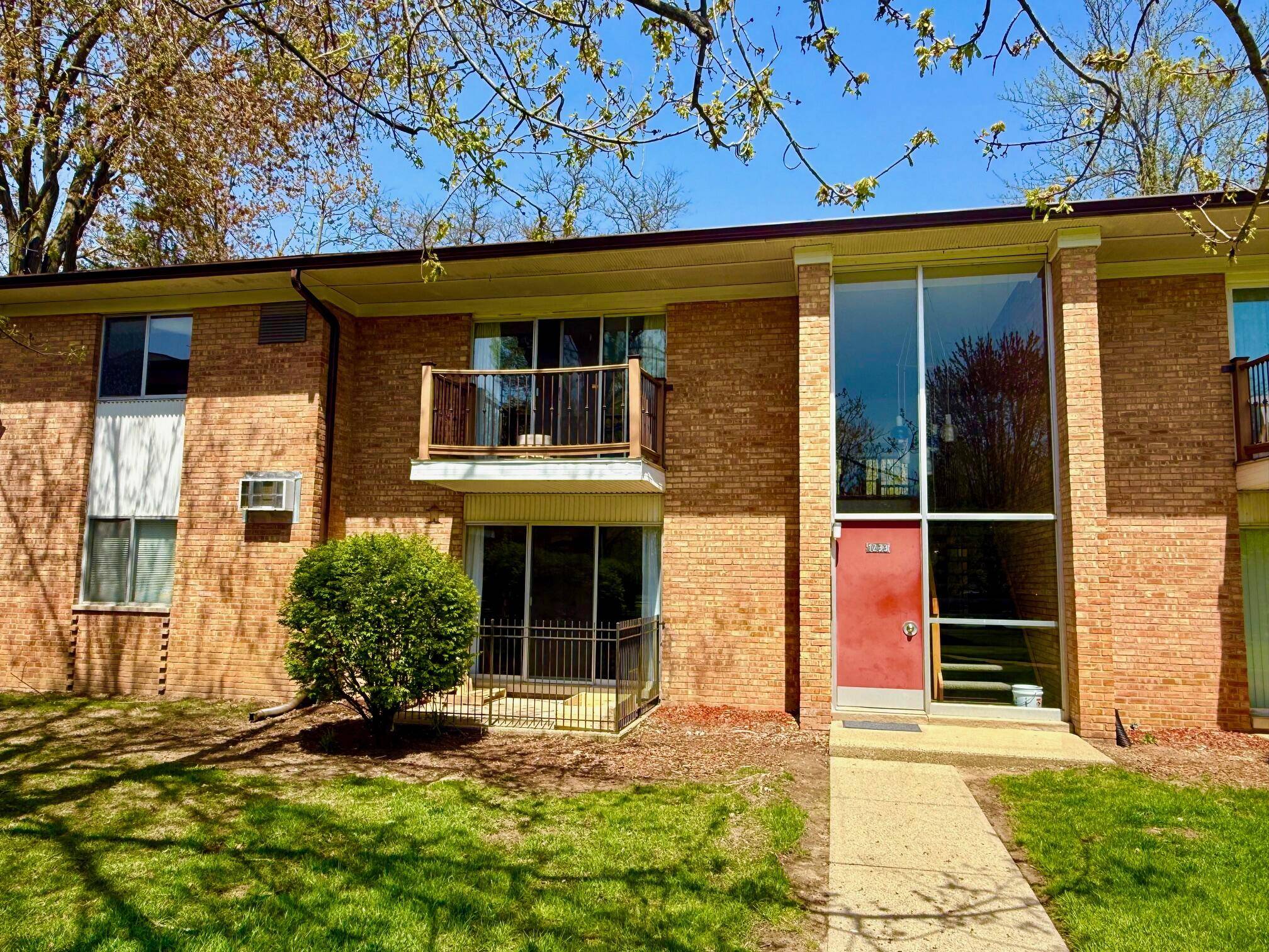 Ann Arbor, MI 48105,1233 Island Drive #203