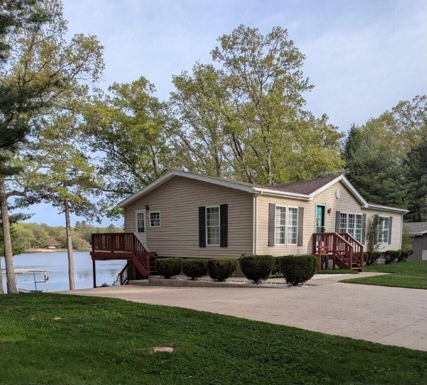 Branch, MI 49402,125 S Maple Road