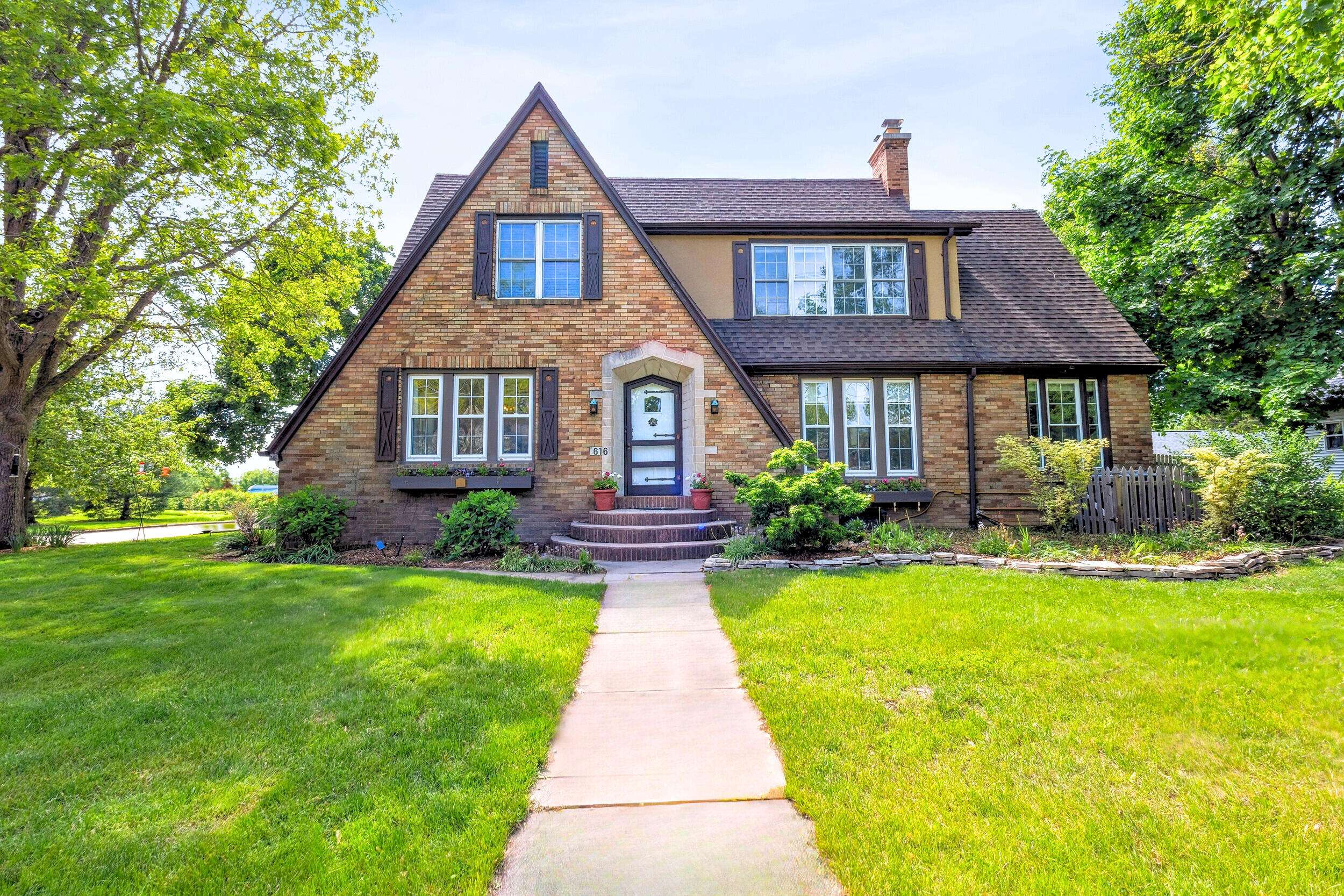 Three Oaks, MI 49128,616 S Elm Street