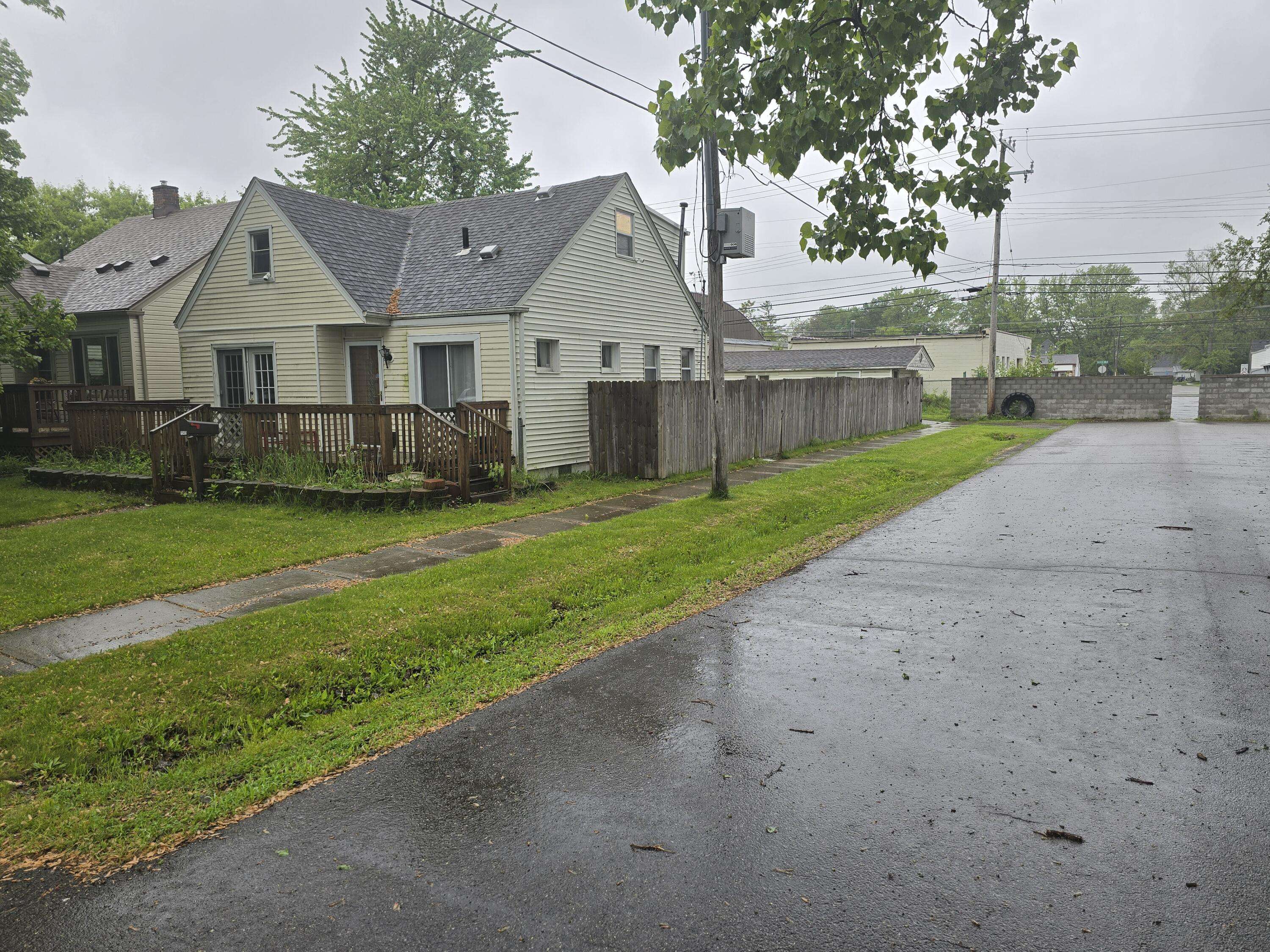 Redford, MI 48239,15495 Chelsea