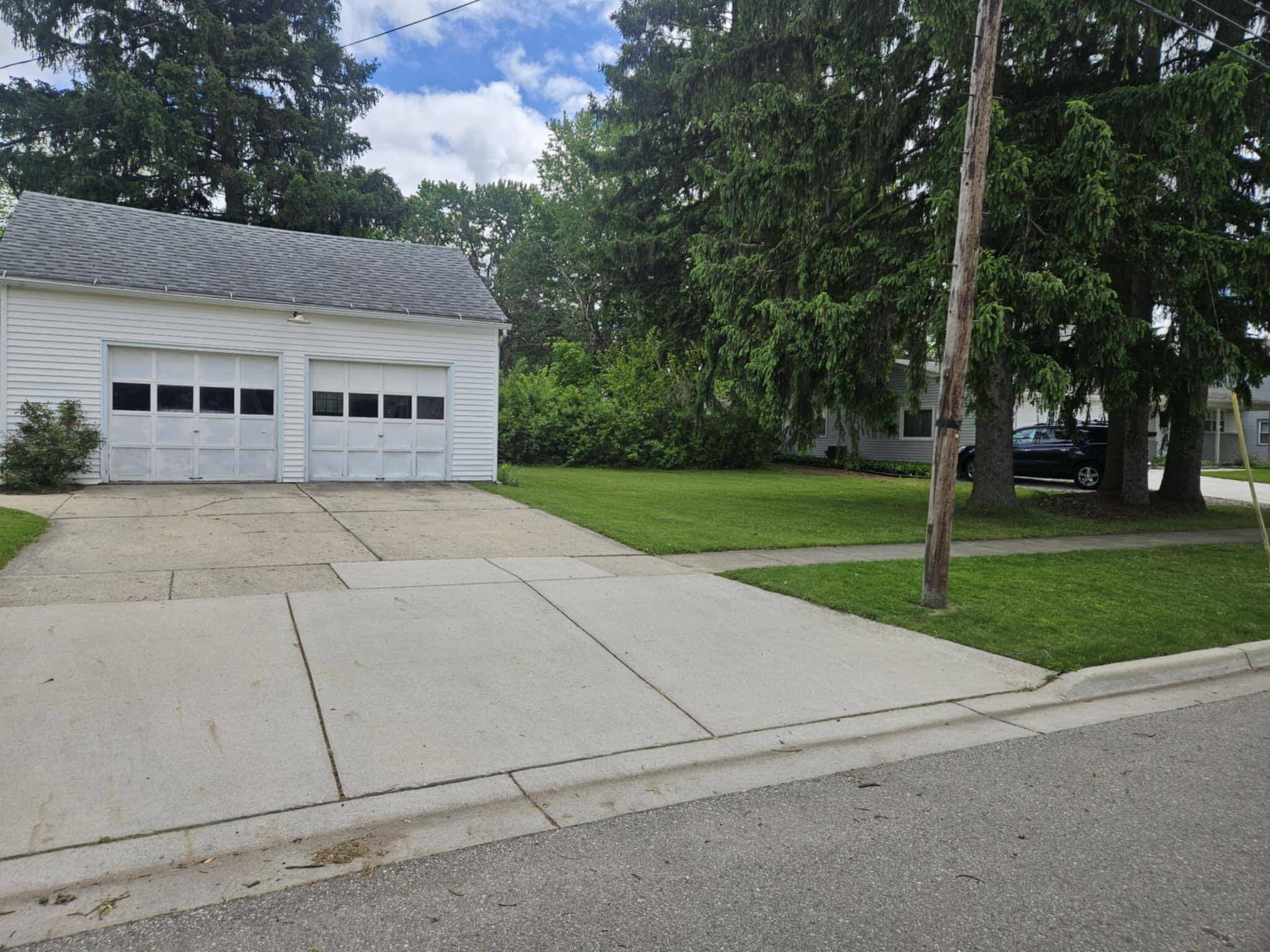 Grand Ledge, MI 48837,527 Jones Street