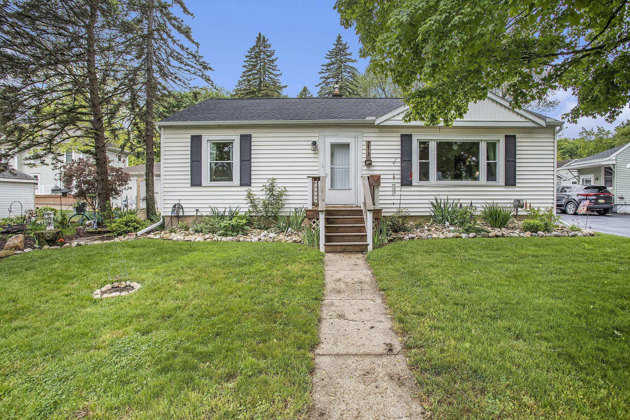 Marshall, MI 49068,211 East Drive