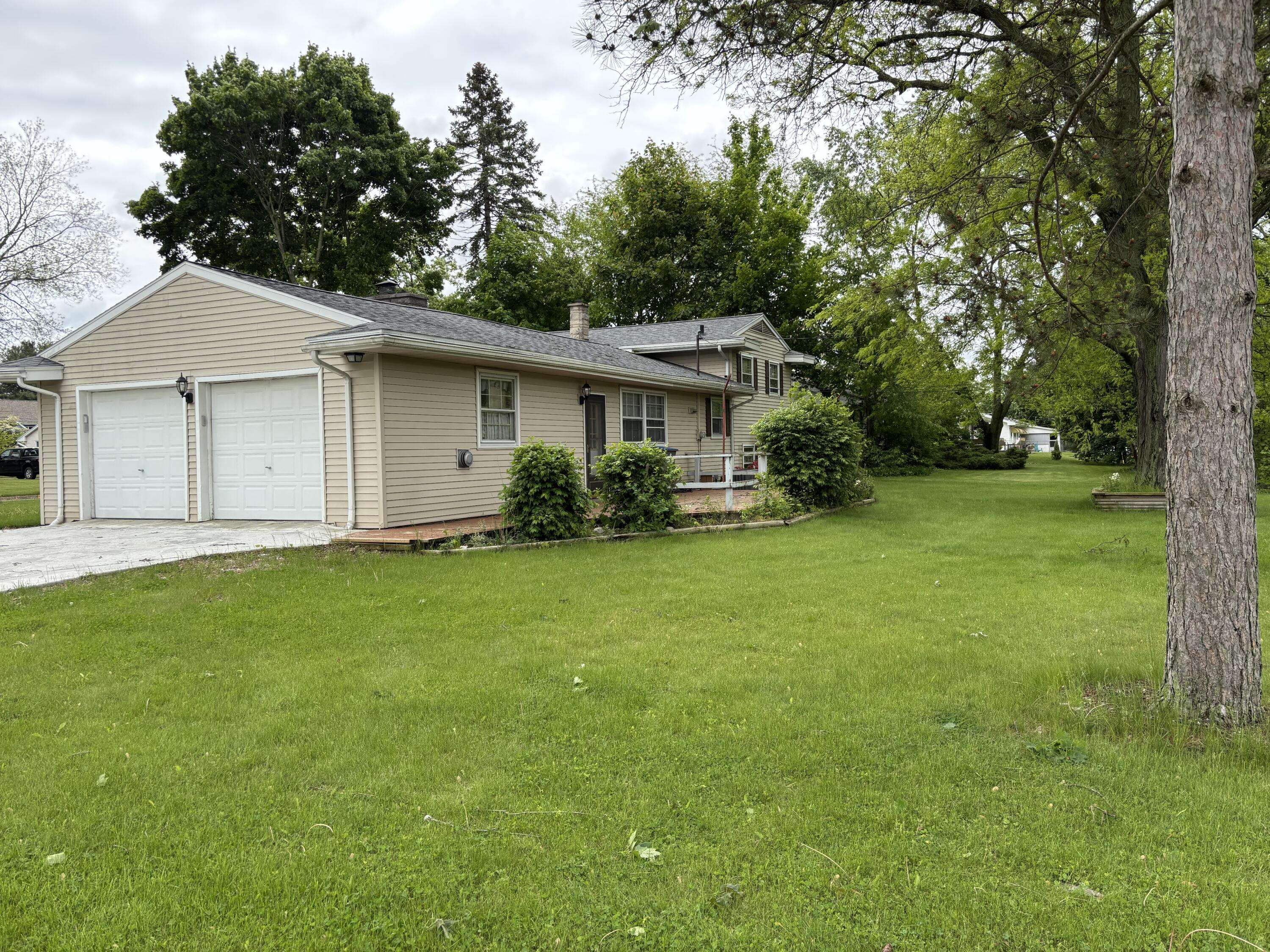 Sturgis, MI 49091,814 N Lakeview Avenue