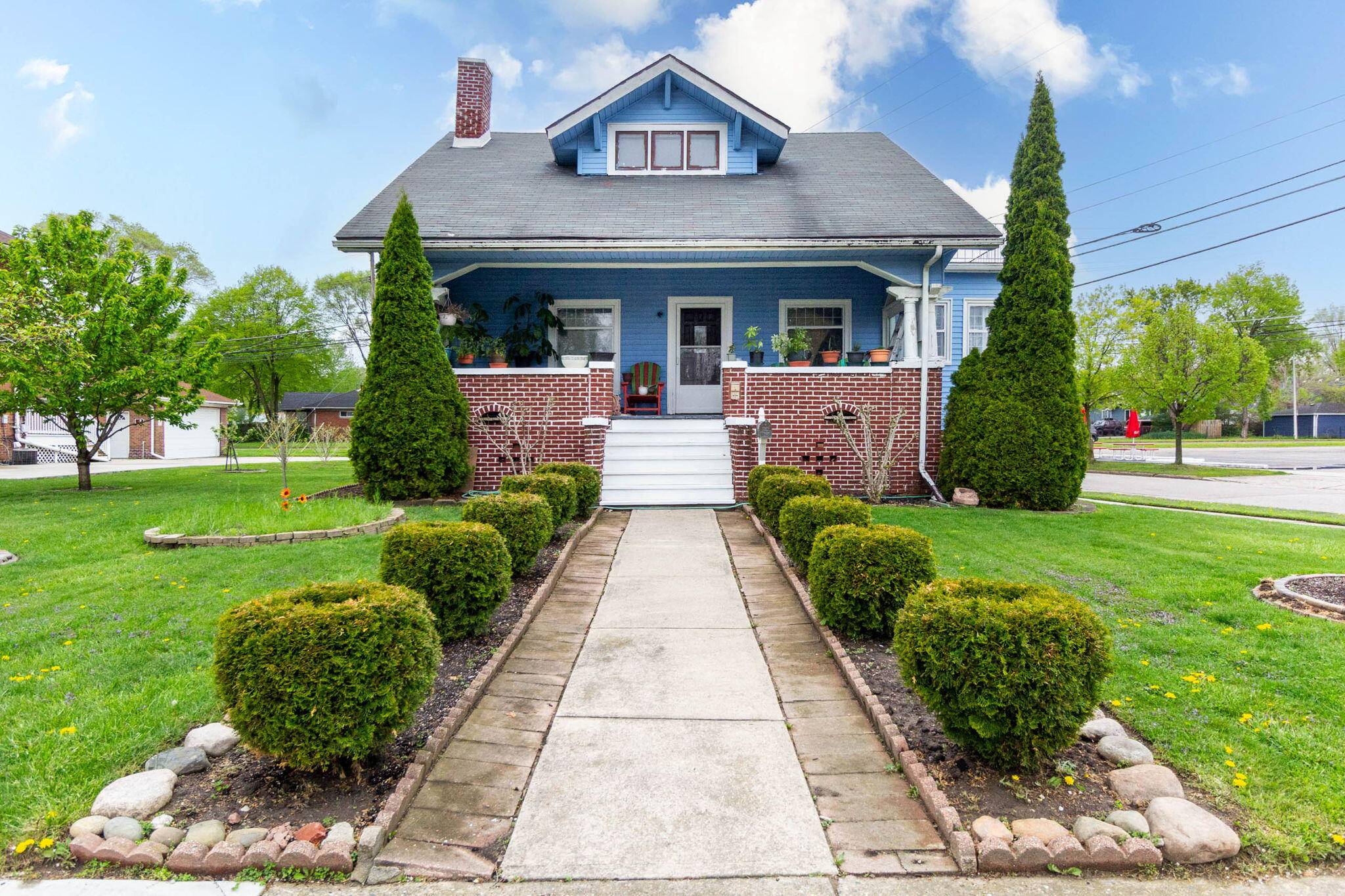 Mount Clemens, MI 48043,323 Northbound Gratiot Avenue
