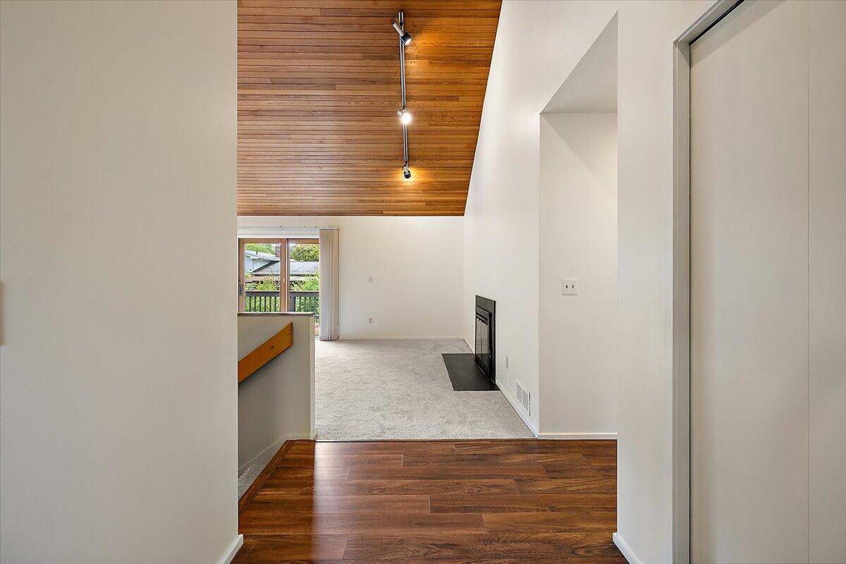 Ann Arbor, MI 48105,2 Eastbury Court