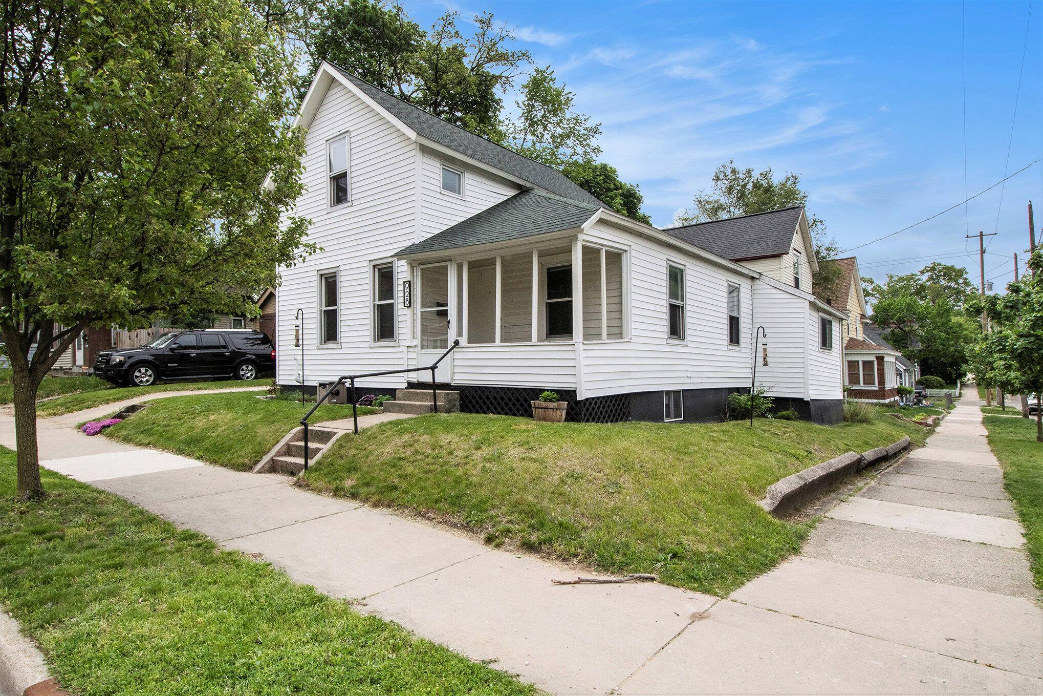 Grand Rapids, MI 49506,928 Baxter SE Street