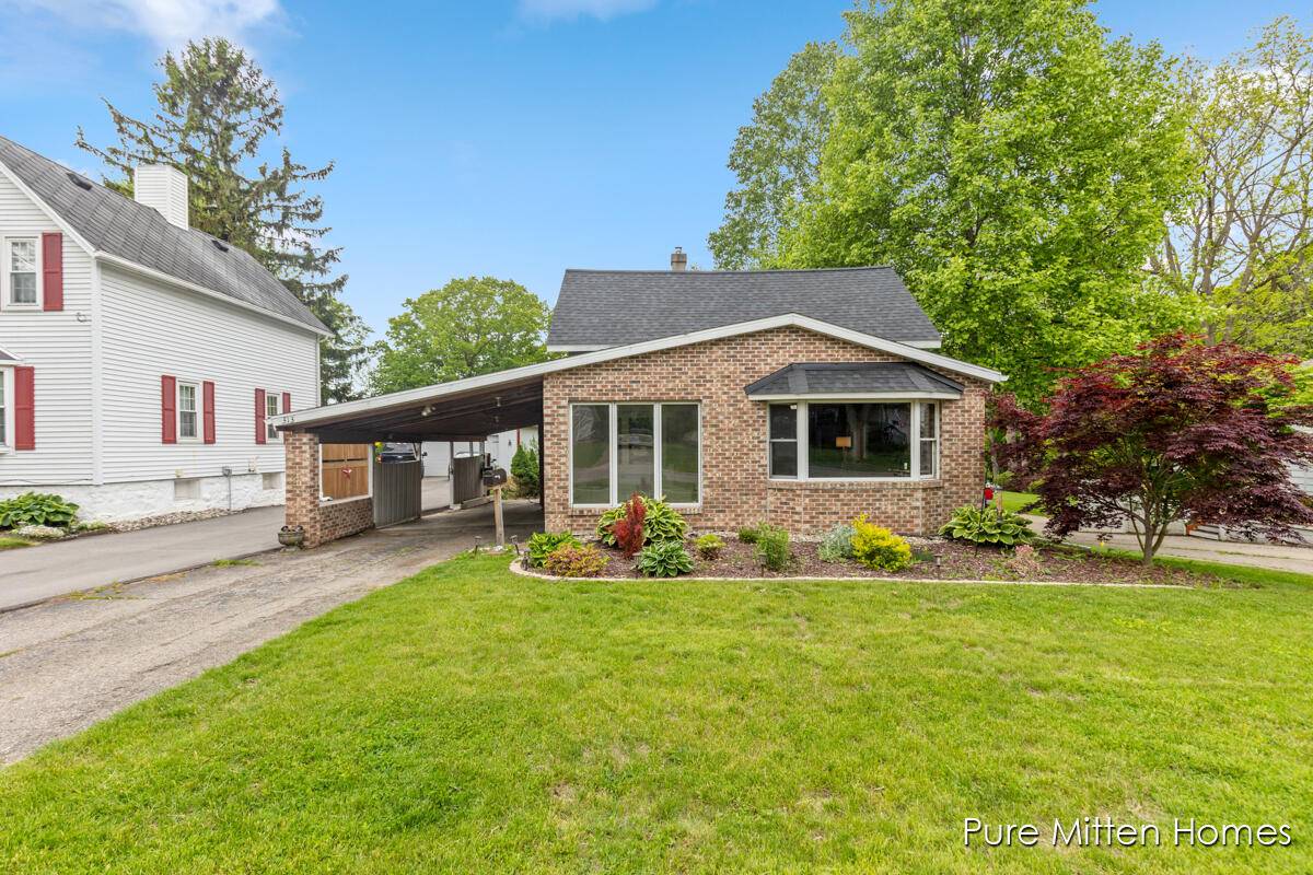 Grand Ledge, MI 48837,313 W Front Street