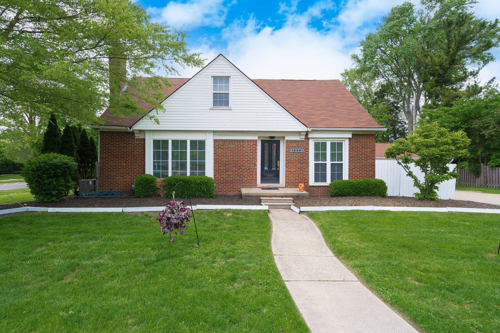 Grosse Pointe Park, MI 48230,15501 E Jefferson Avenue