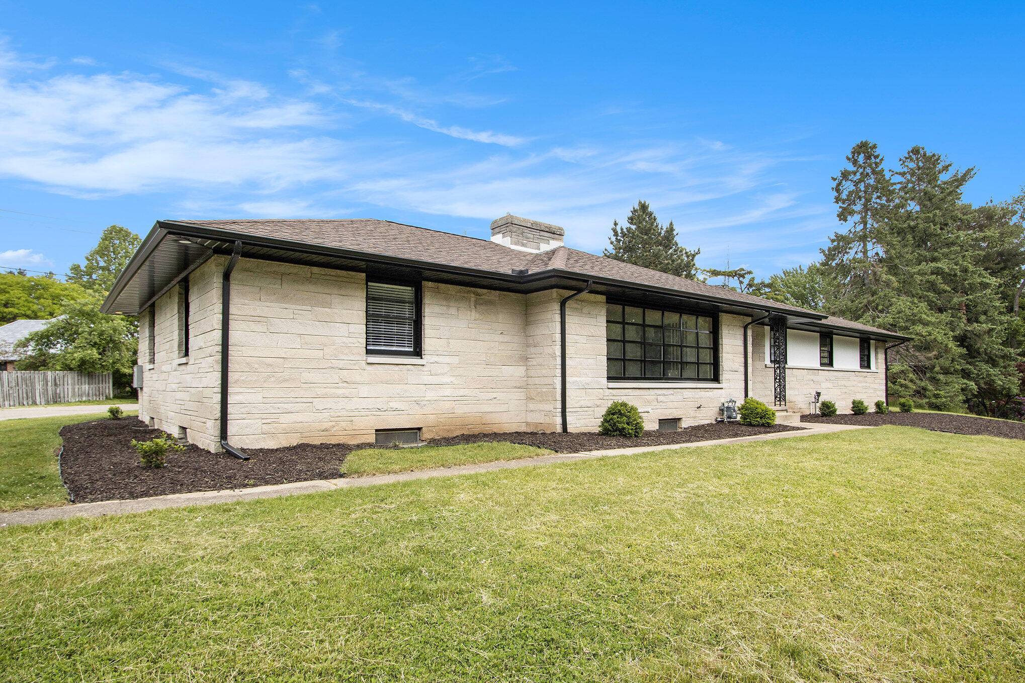 Kalamazoo, MI 49008,906 Wilshire Boulevard