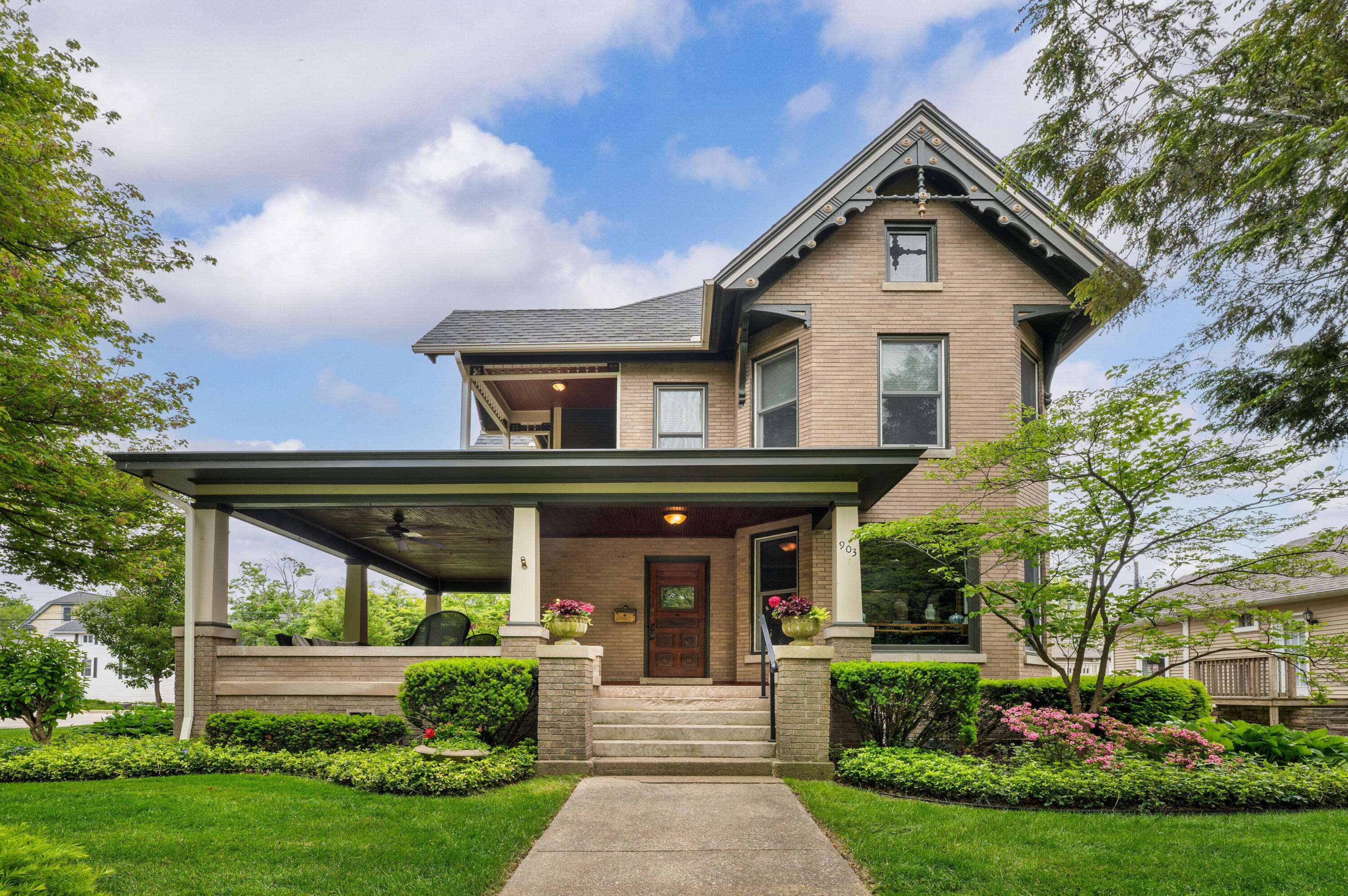 St. Joseph, MI 49085,903 Lake Boulevard