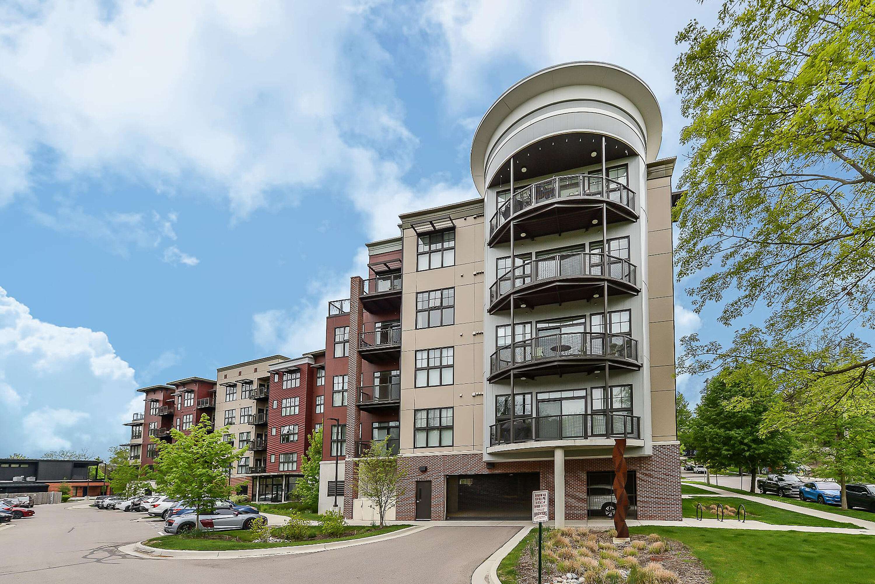 Ann Arbor, MI 48103,218 W Kingsley Street #507