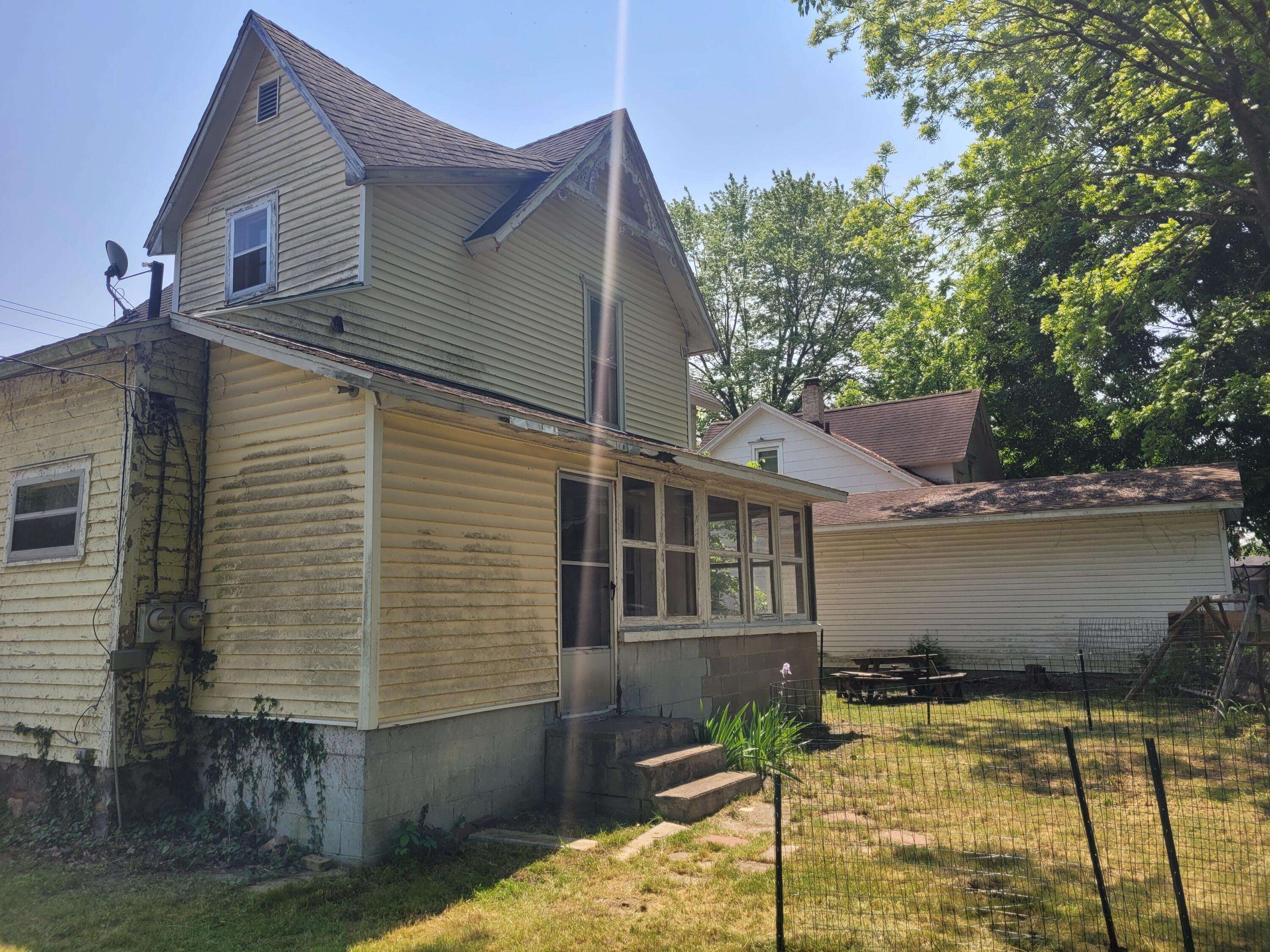 Lawrence, MI 49064,109 N Second Street