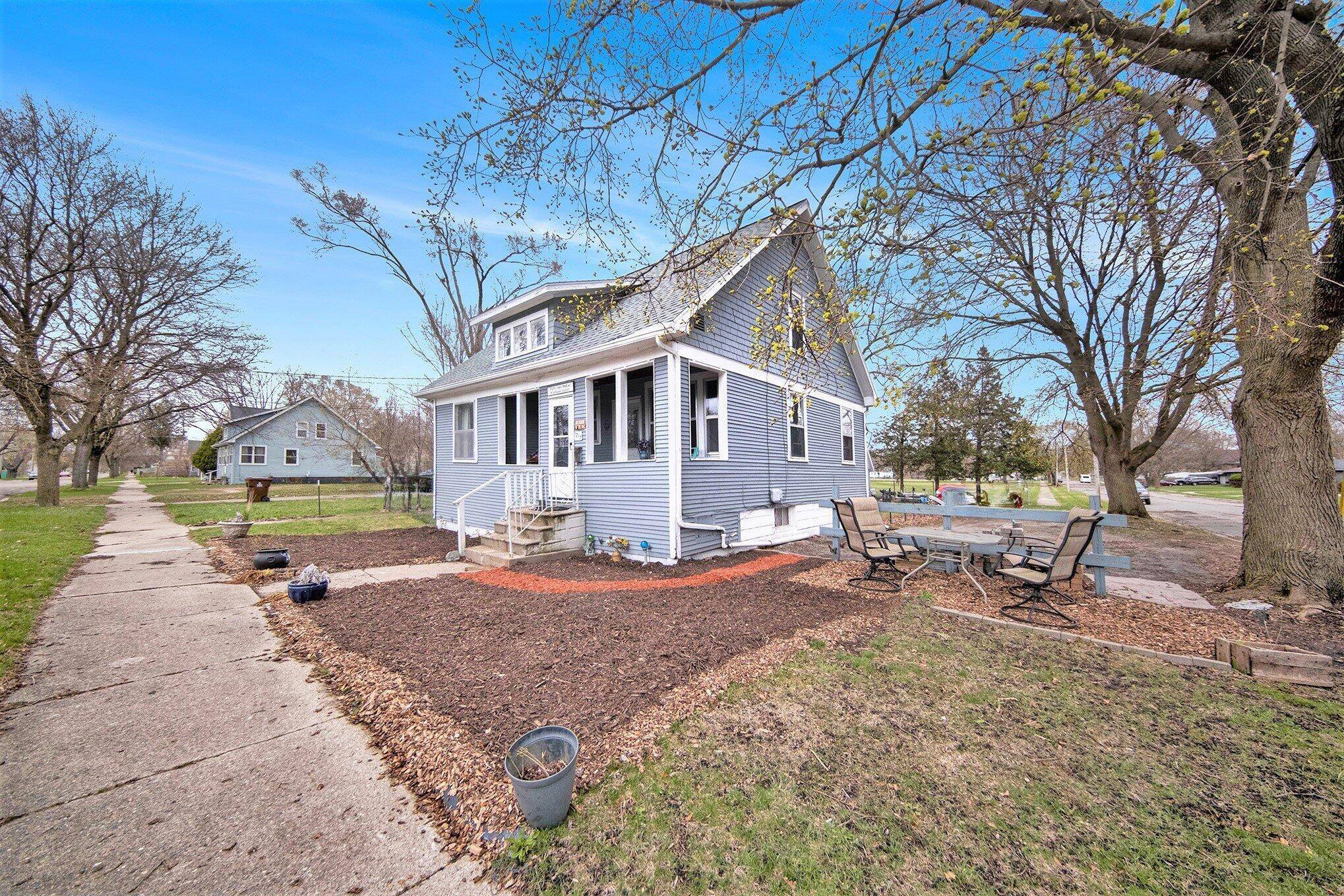 Jackson, MI 49203,1717 Carl Breeding Way