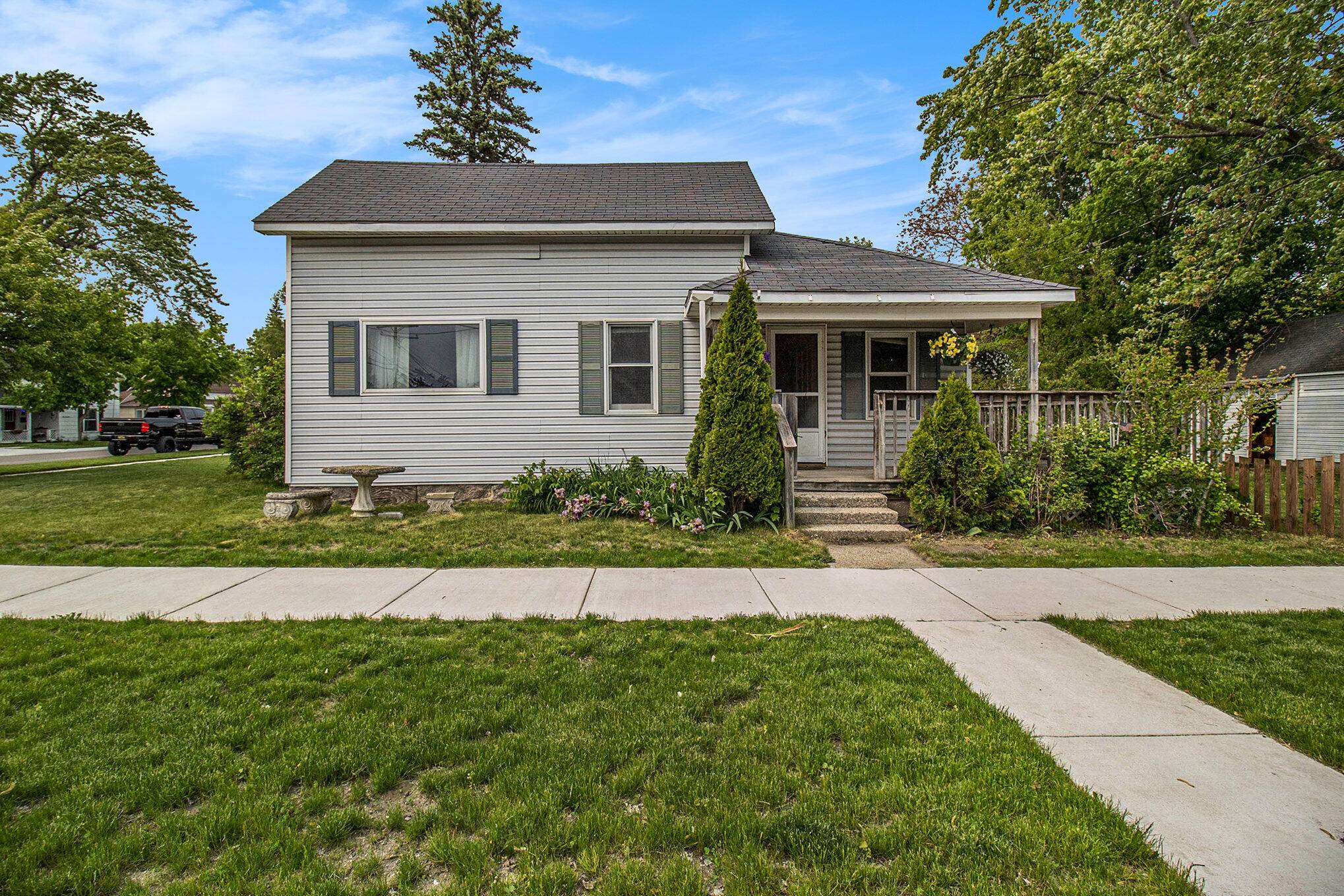 Hart, MI 49420,302 Wood Street